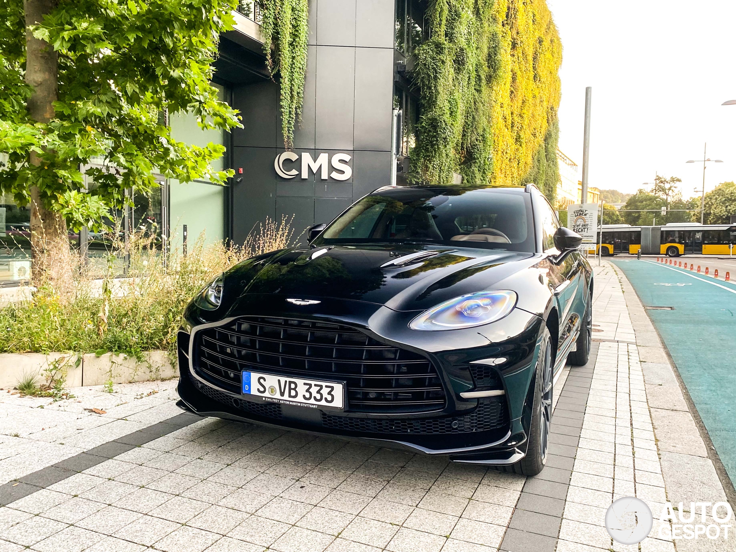 Aston Martin DBX707