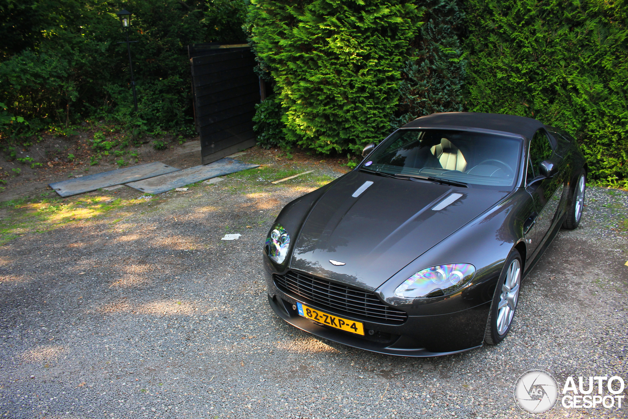 Aston Martin V8 Vantage Roadster 2012