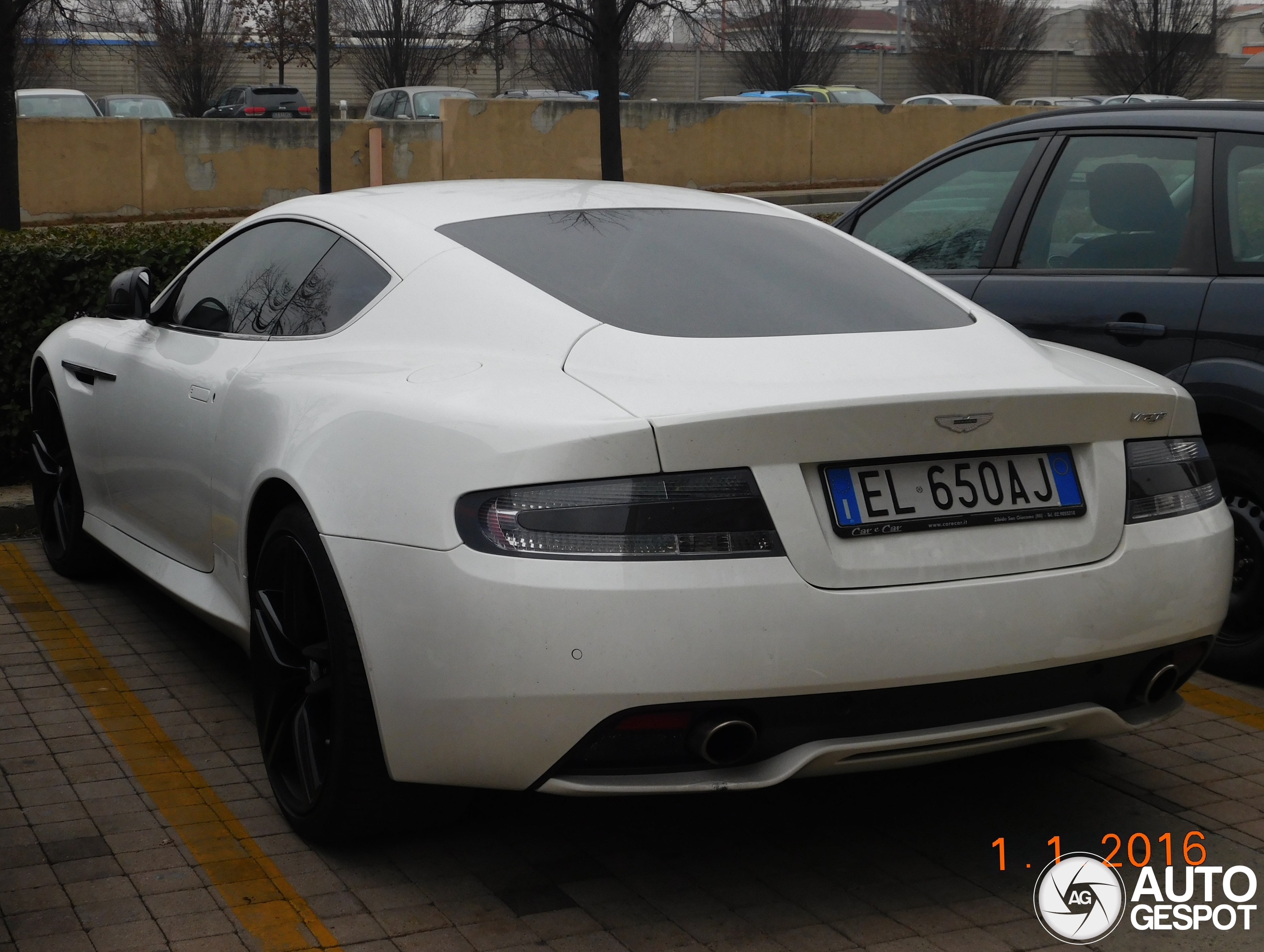 Aston Martin Virage 2011