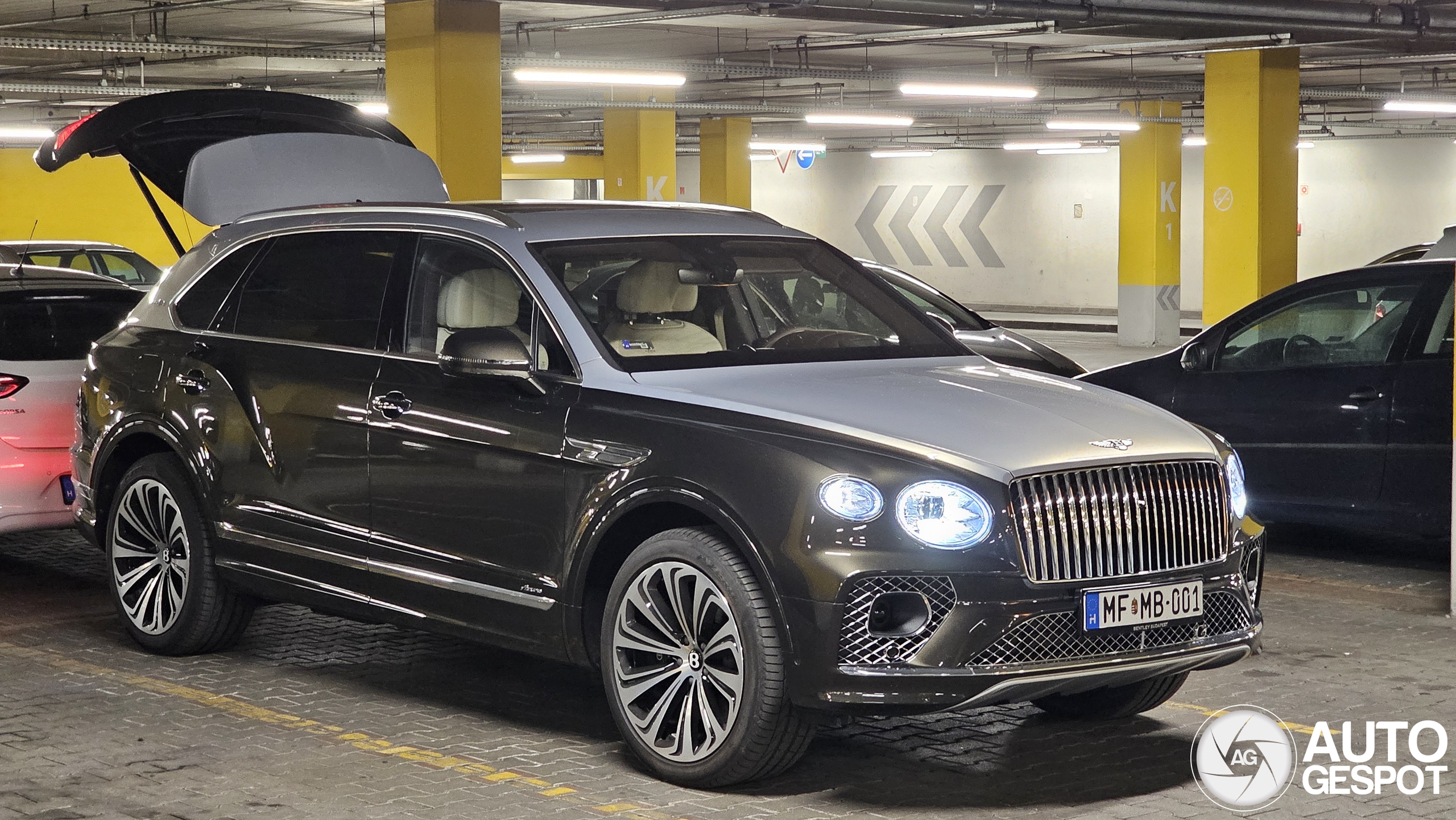 Bentley Bentayga Azure EWB First Edition