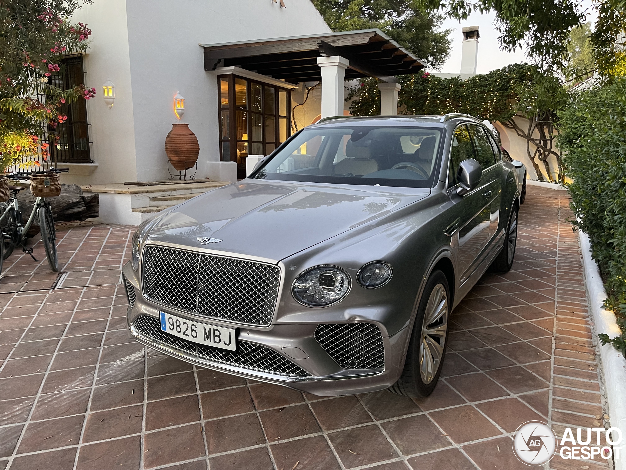 Bentley Bentayga Hybrid 2021