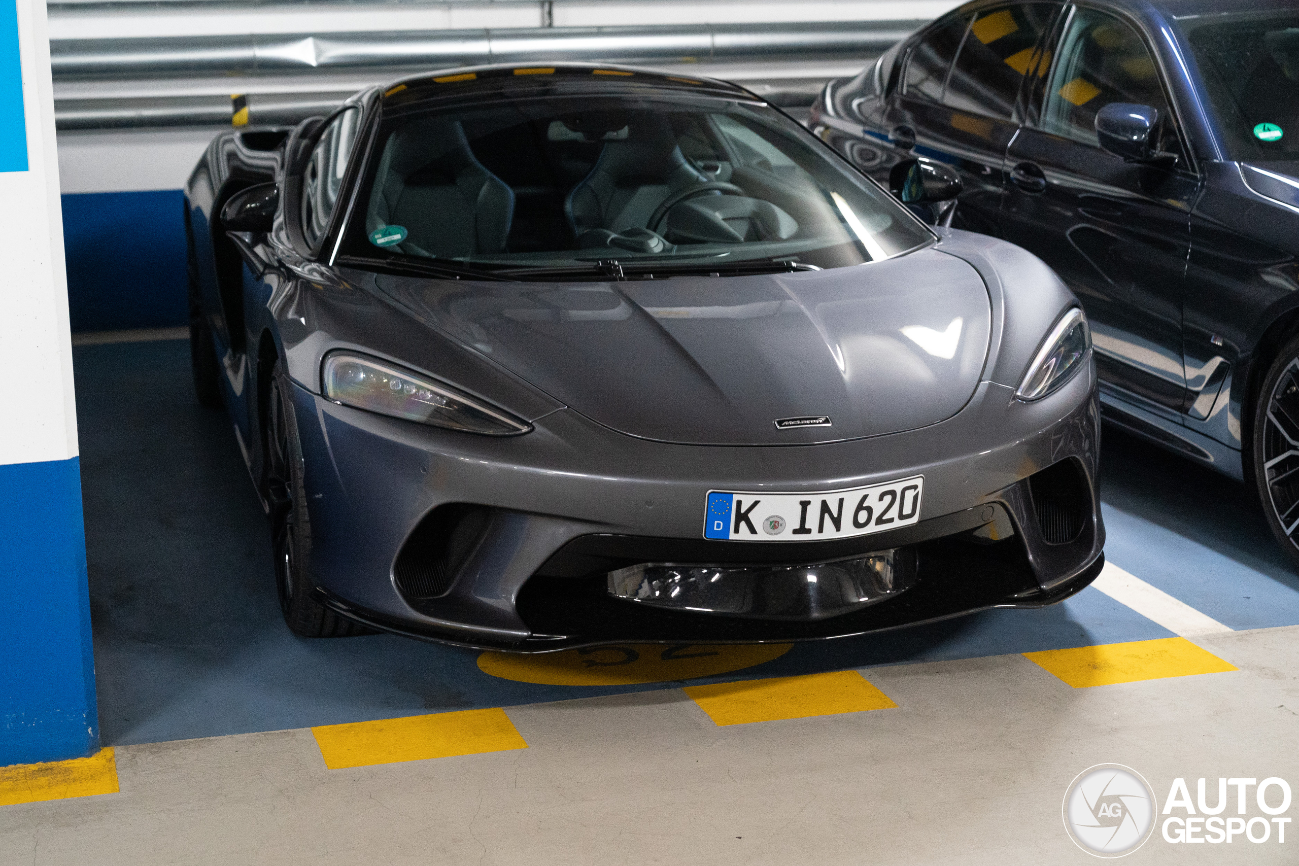 McLaren GT