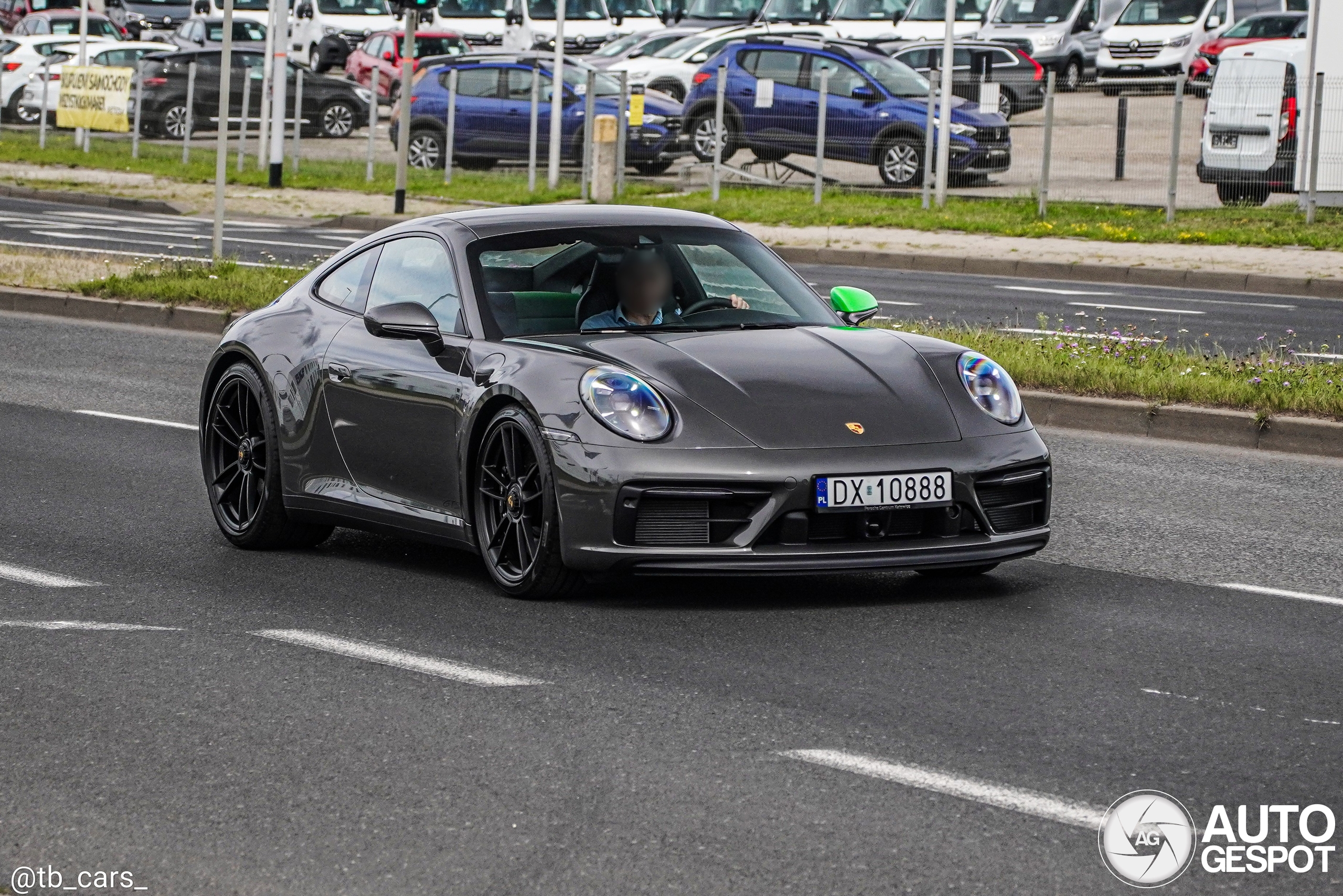 Porsche 992 Carrera 4 GTS