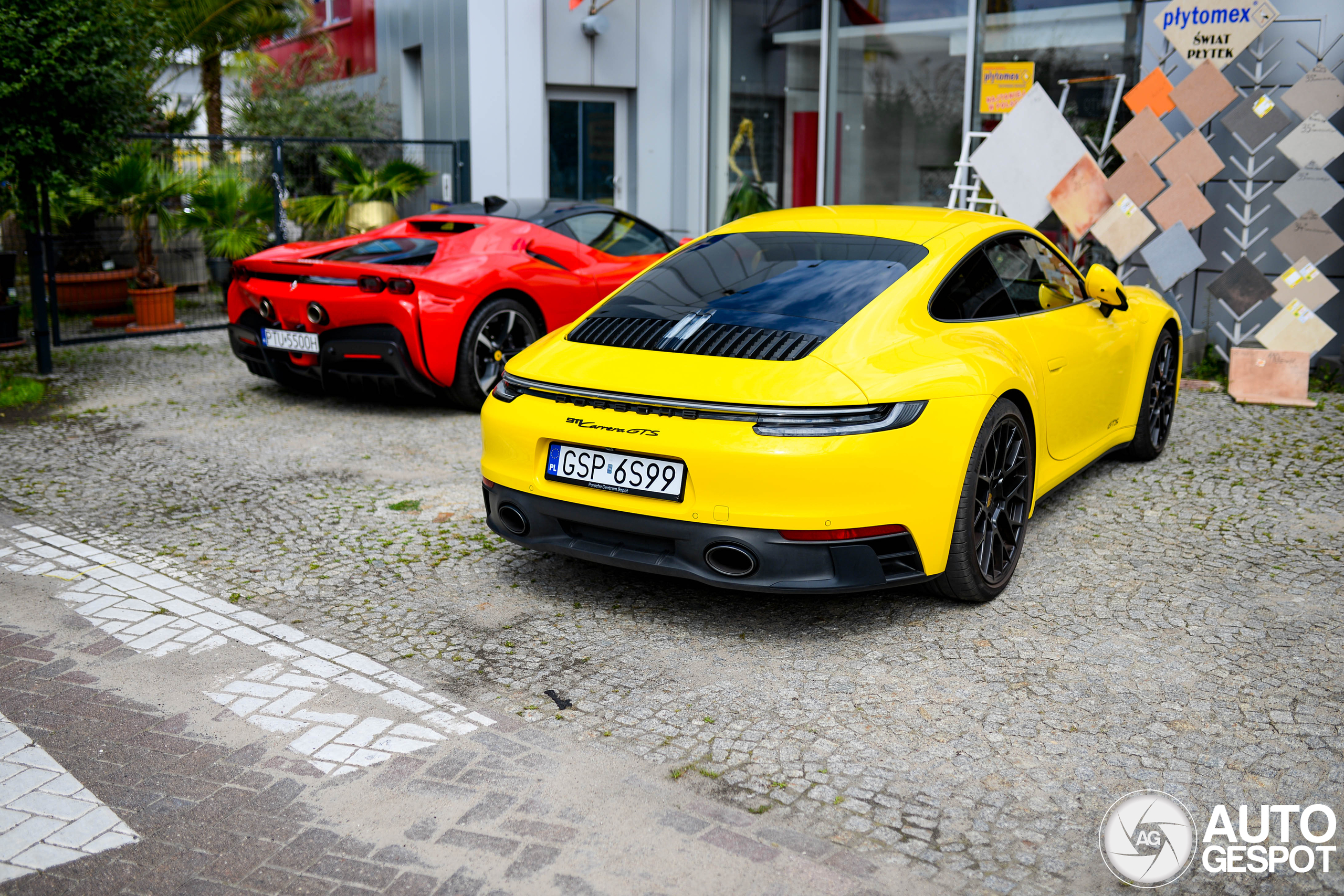 Porsche 992 Carrera 4 GTS