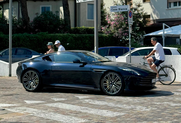 Aston Martin DB12