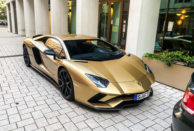 Lamborghini Aventador S LP740-4