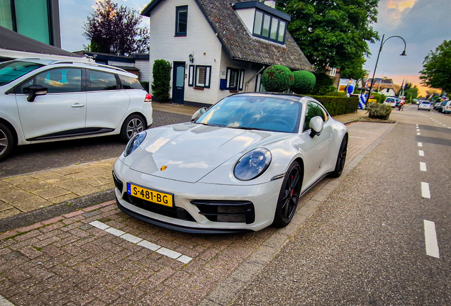 Porsche 992 Carrera 4 GTS