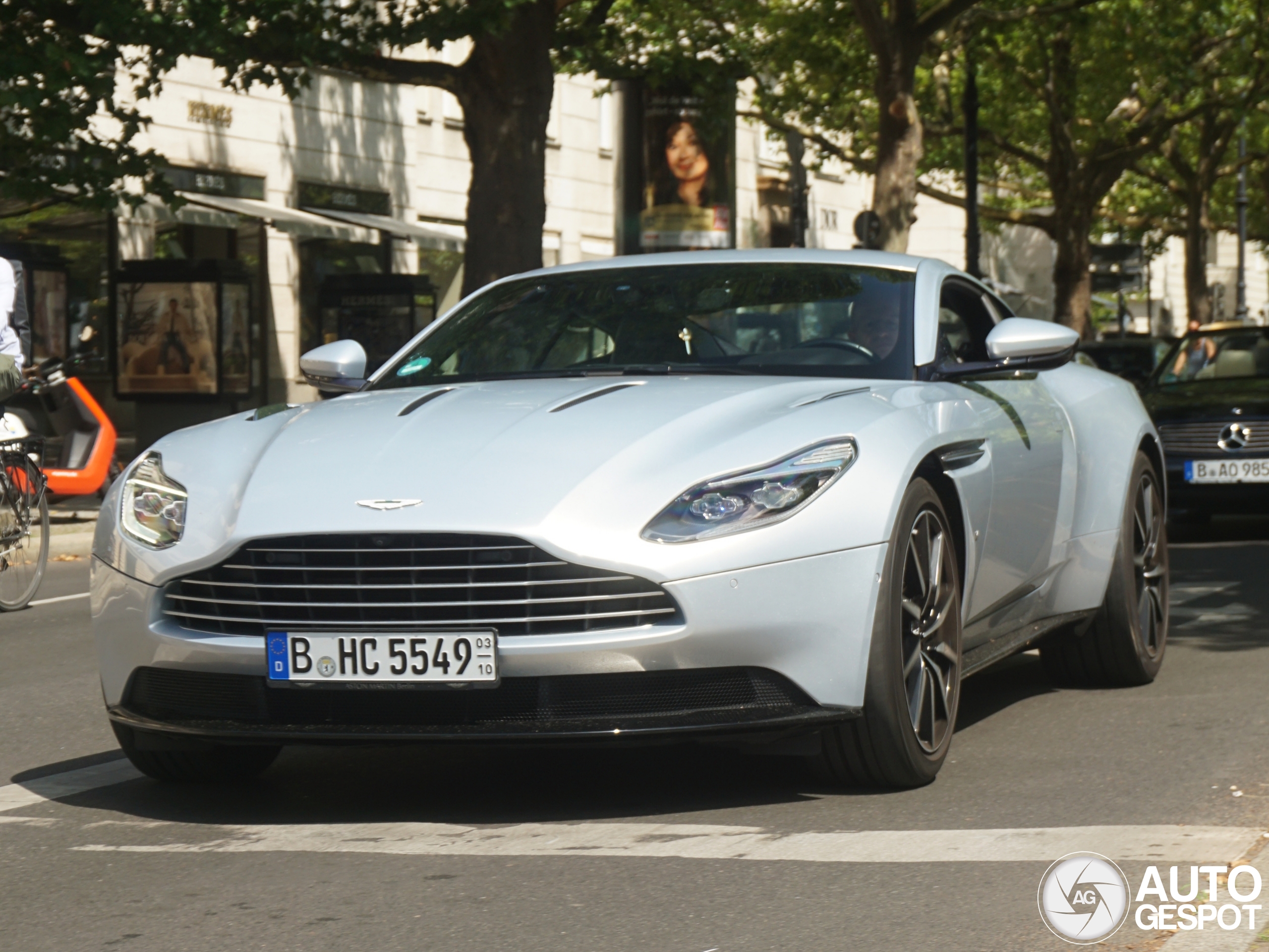 Aston Martin DB11