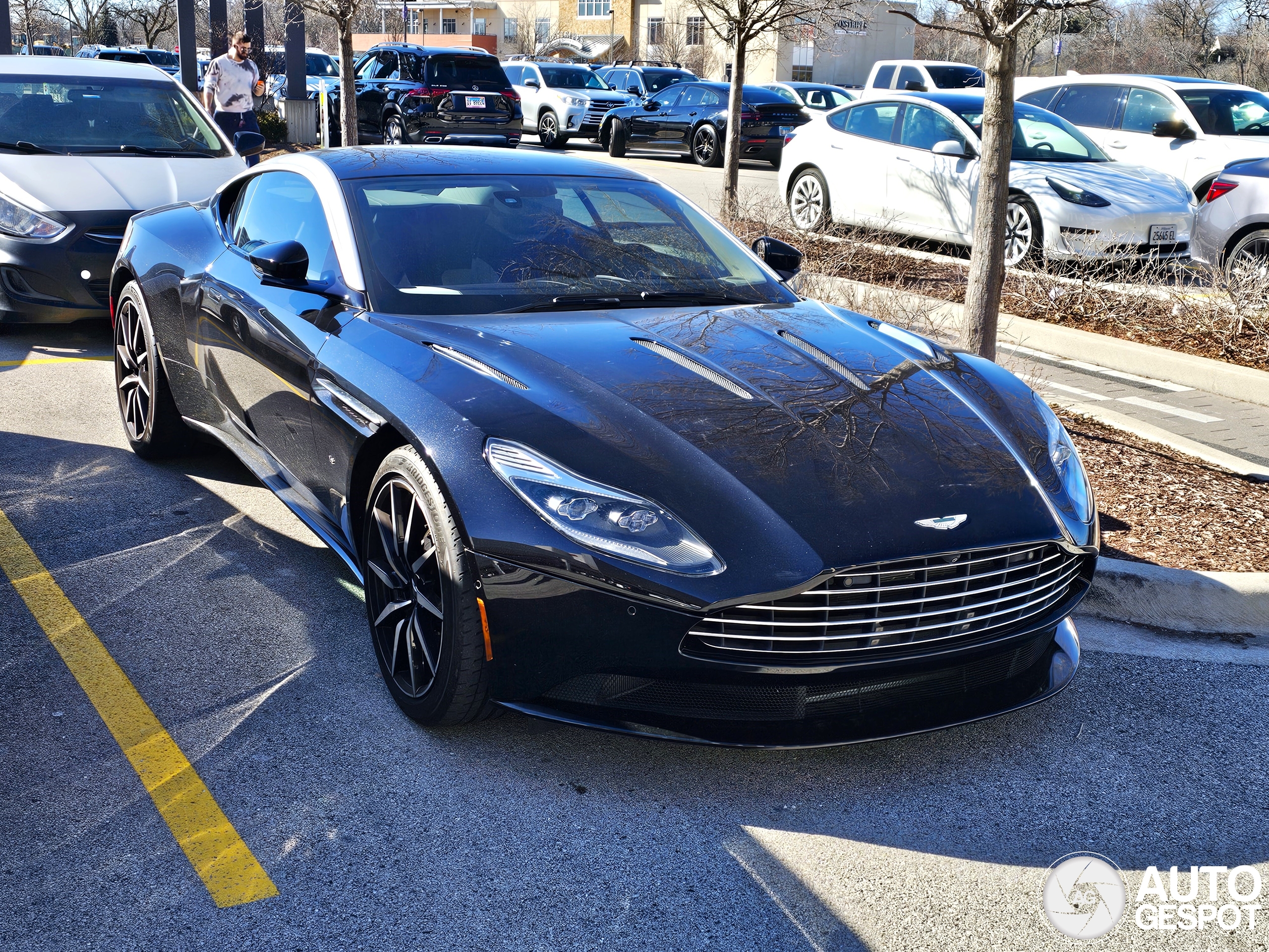 Aston Martin DB11