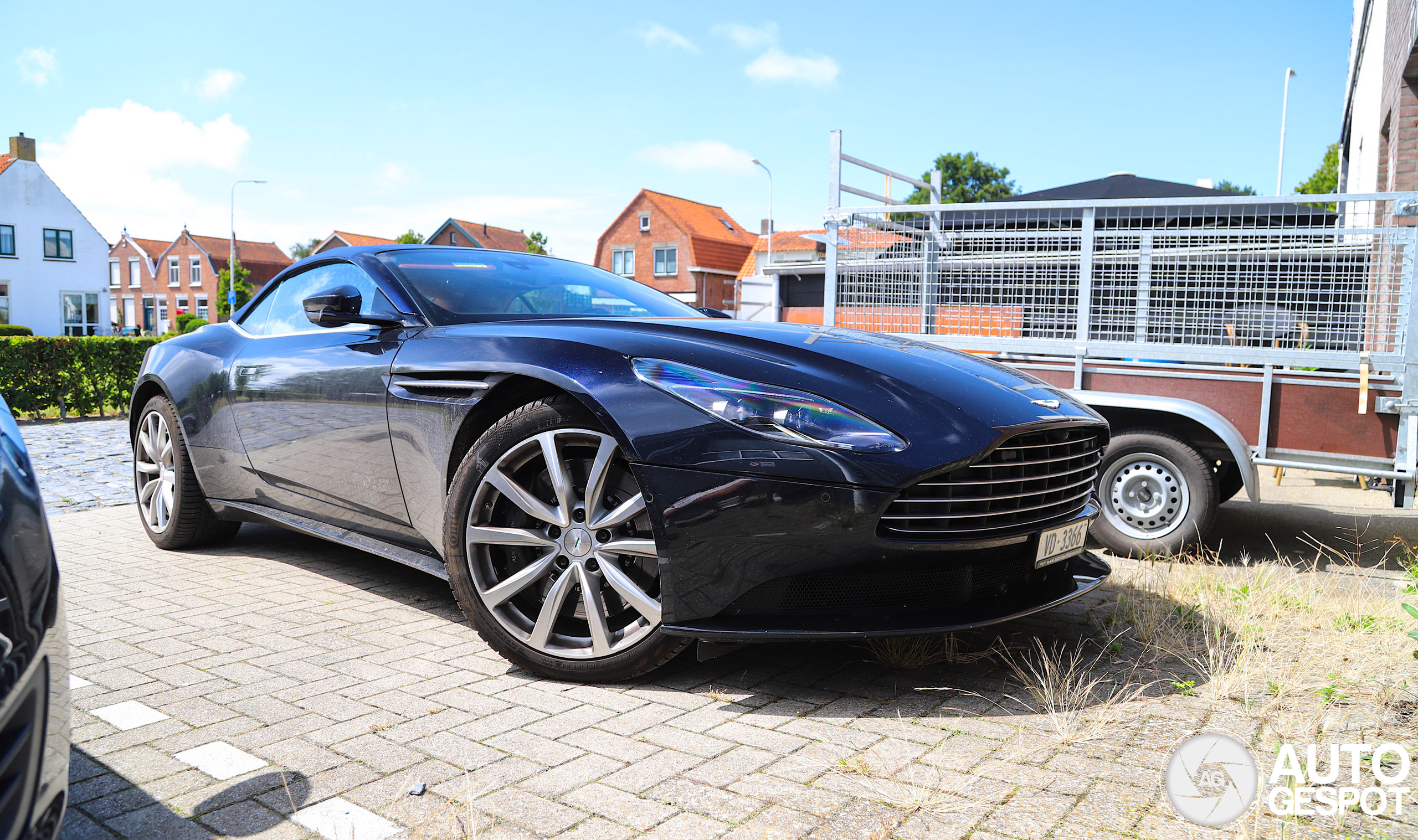 Aston Martin DB11 V8 Volante