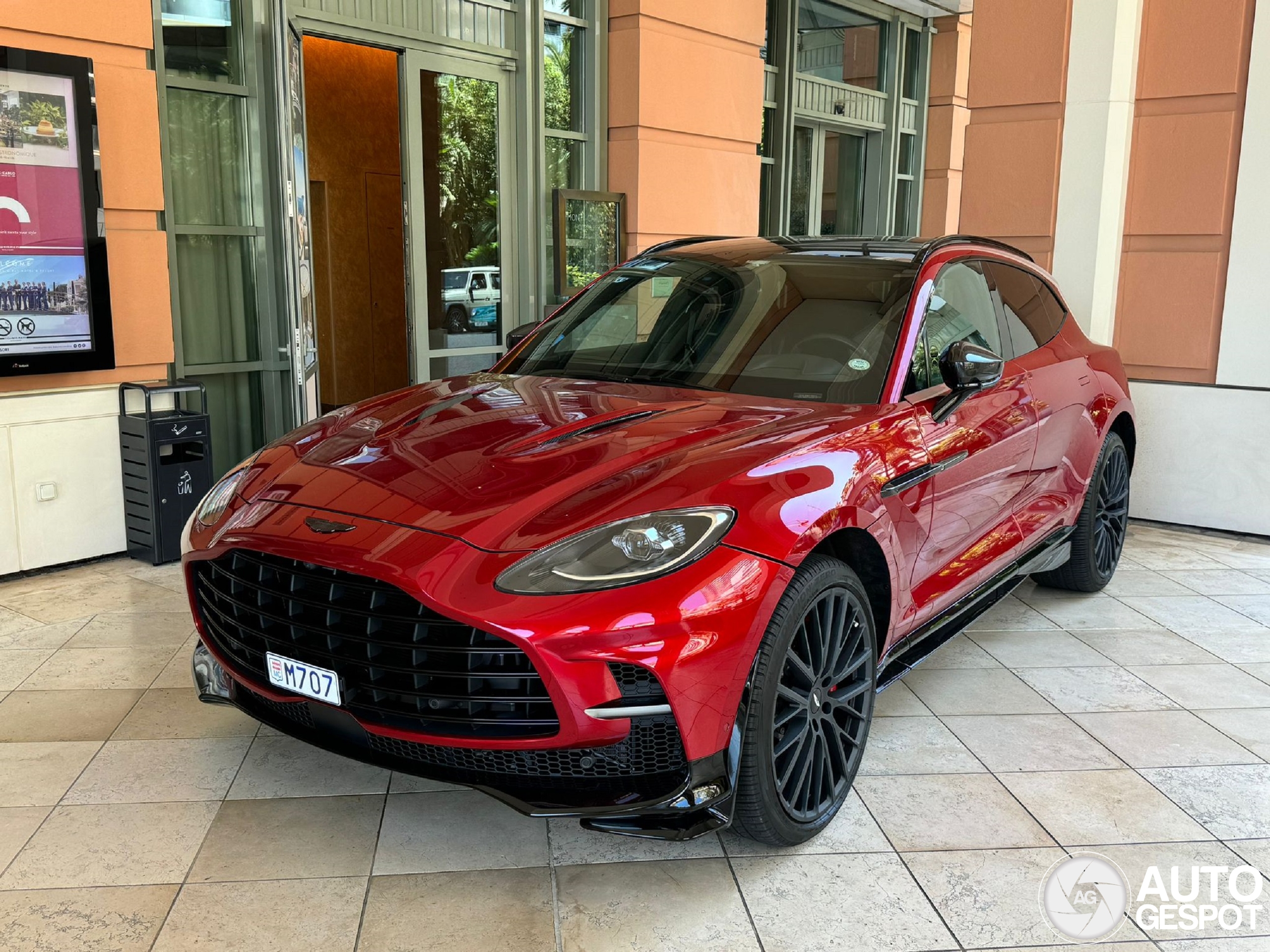 Aston Martin DBX707