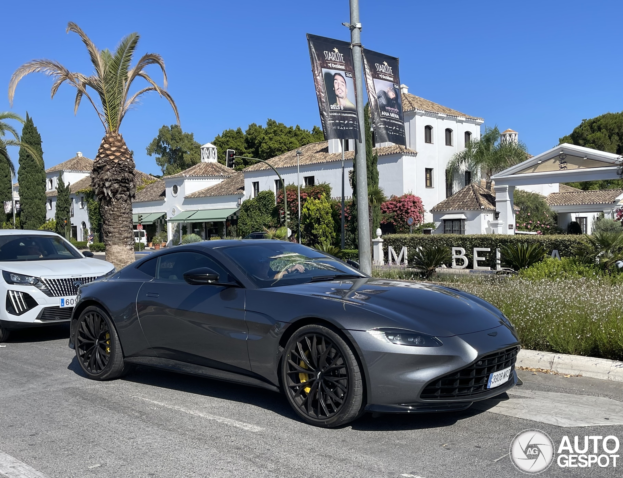 Aston Martin V8 Vantage 2018