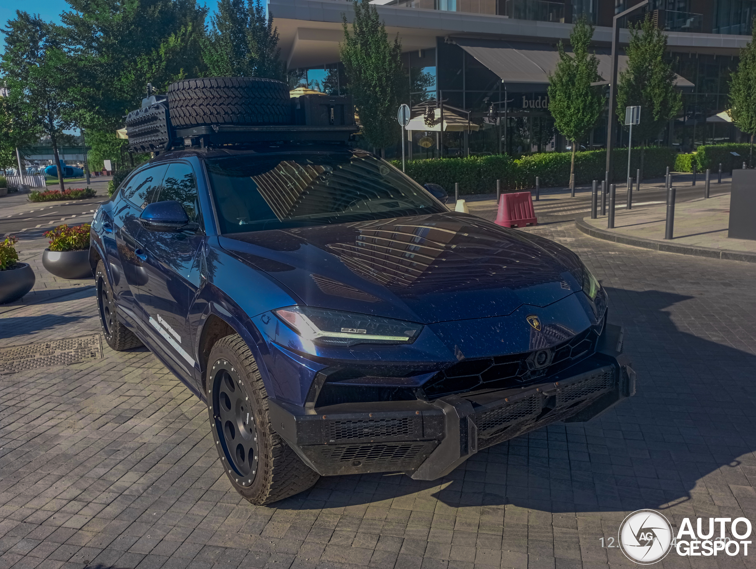 Lamborghini Urus is bezig met een wereldreis