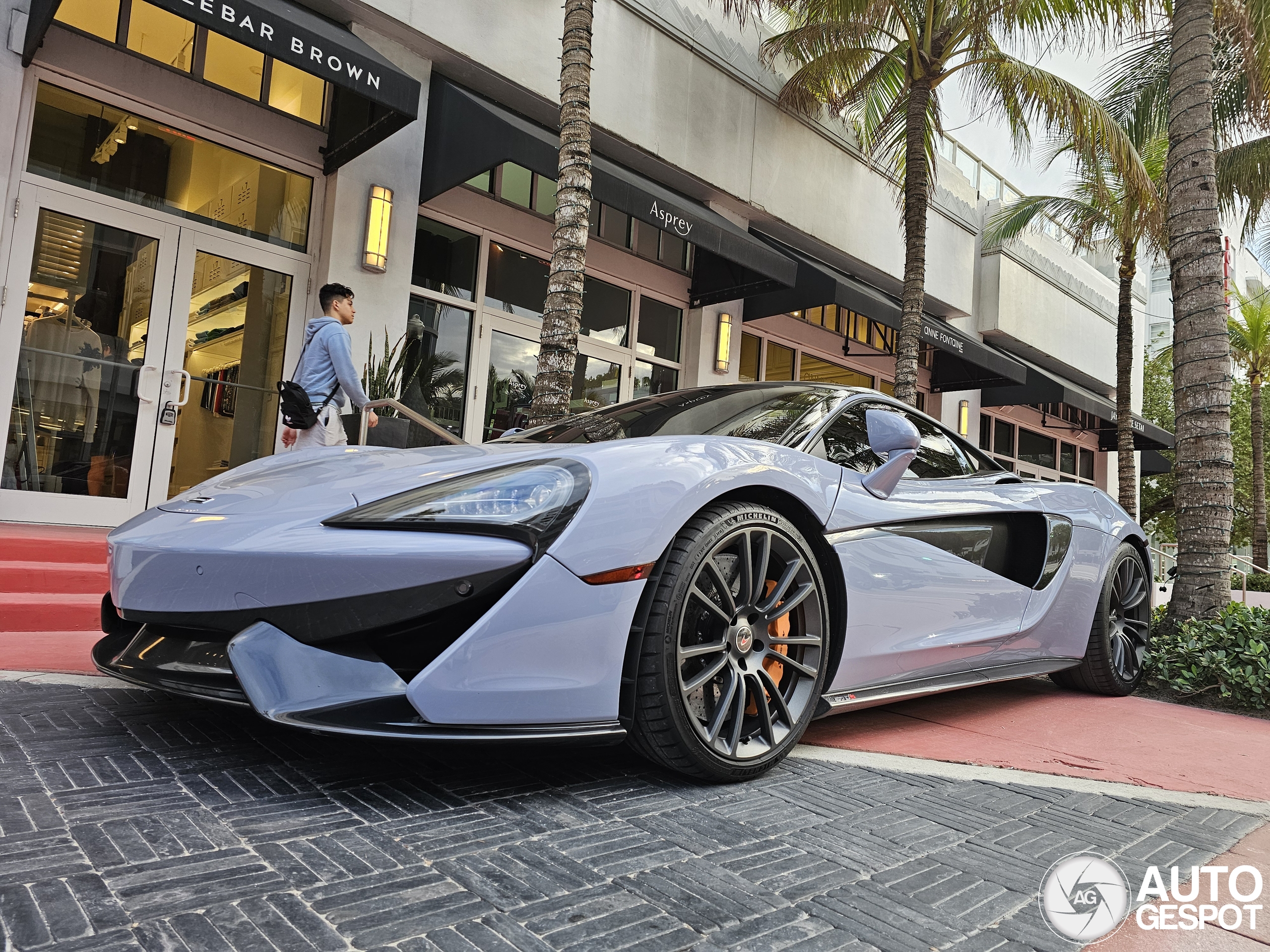 McLaren 570S