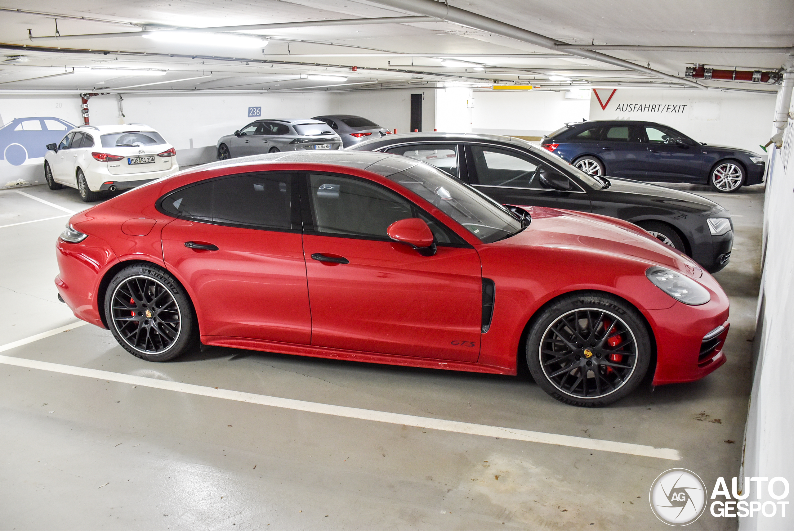 Porsche 971 Panamera GTS MkII