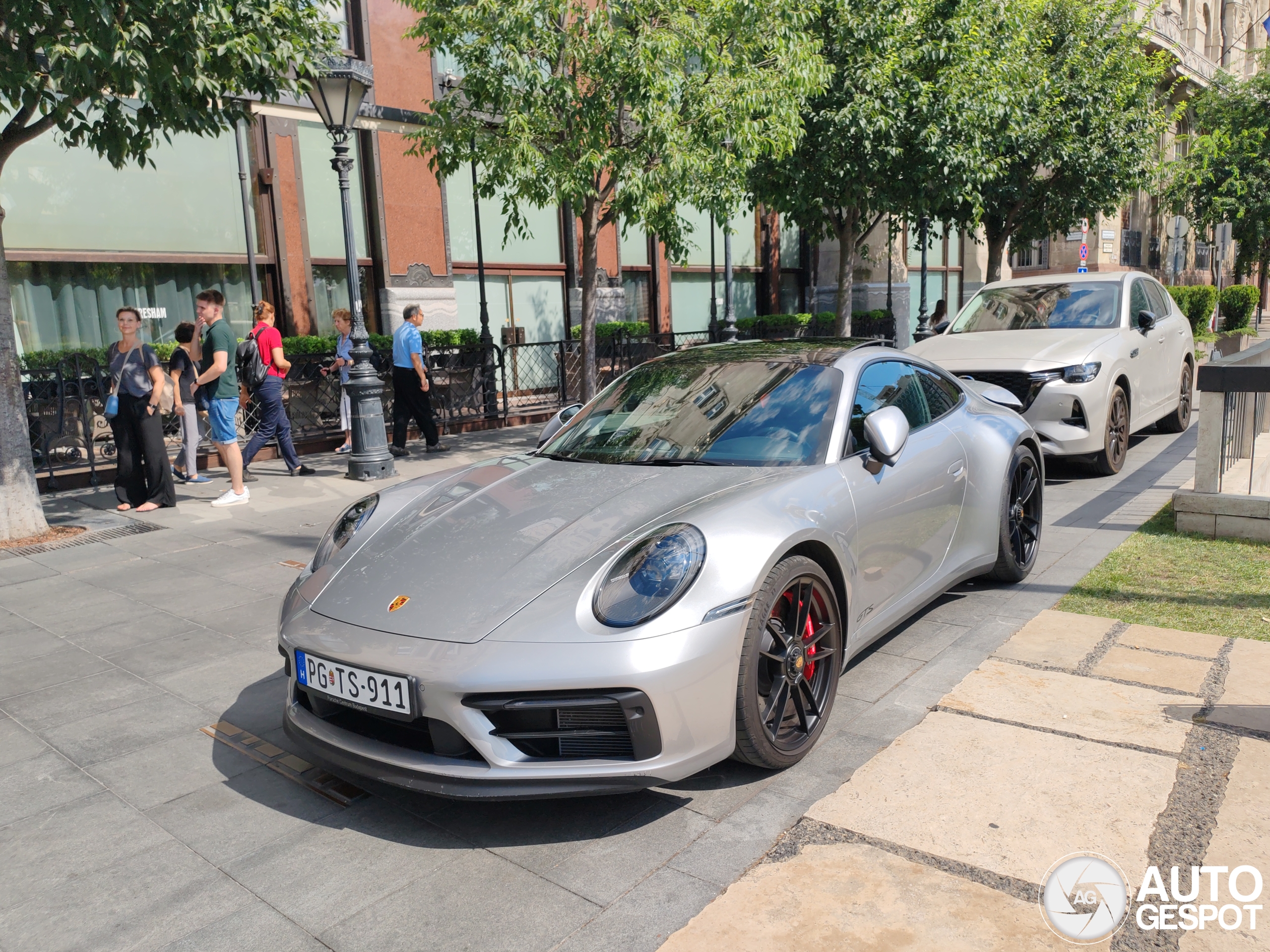 Porsche 992 Carrera 4 GTS