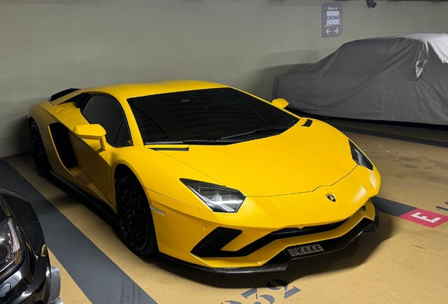 Lamborghini Aventador S LP740-4