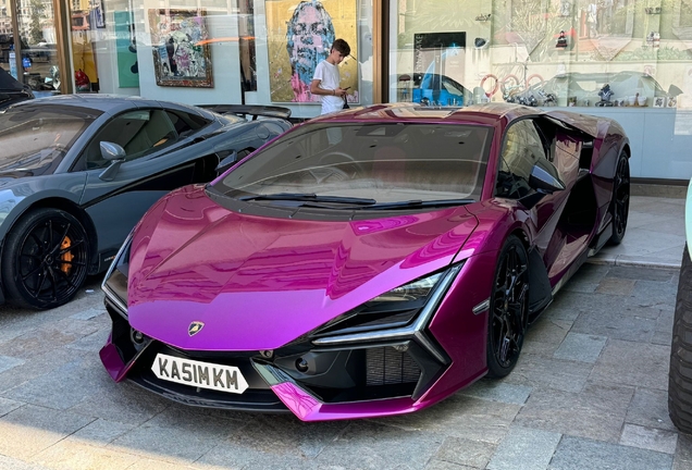 Lamborghini Revuelto