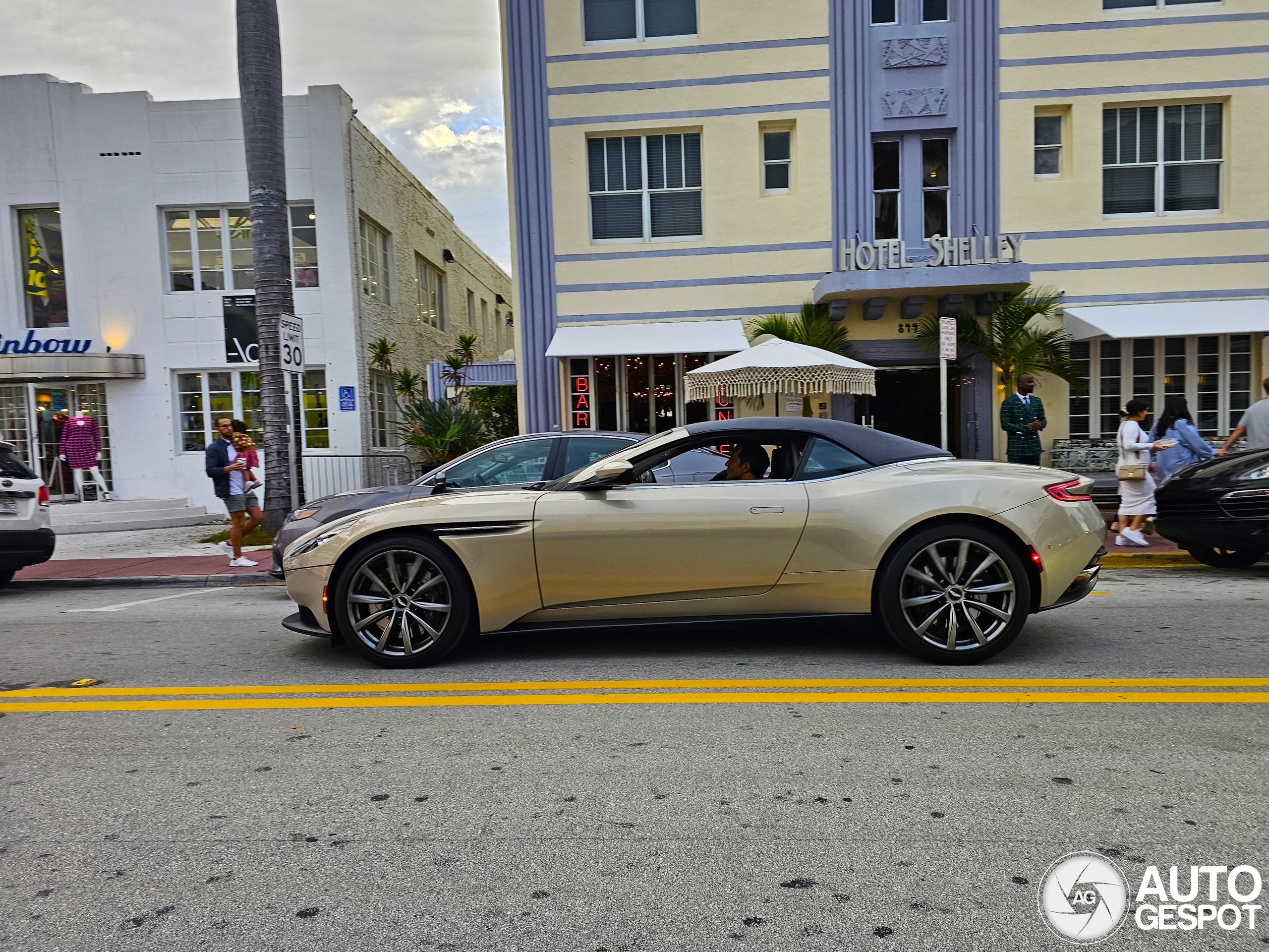 Aston Martin DB11 V8 Volante