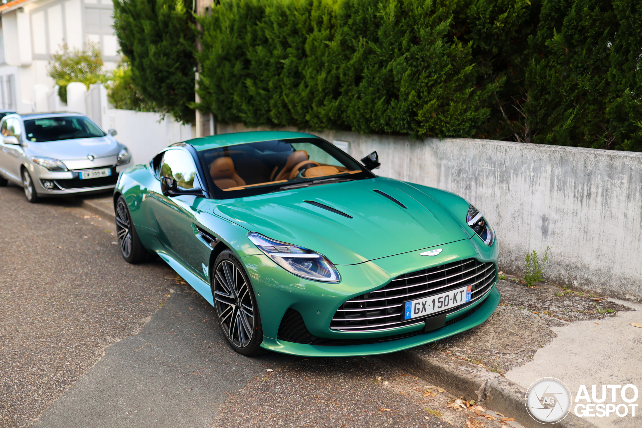 Aston Martin DB12