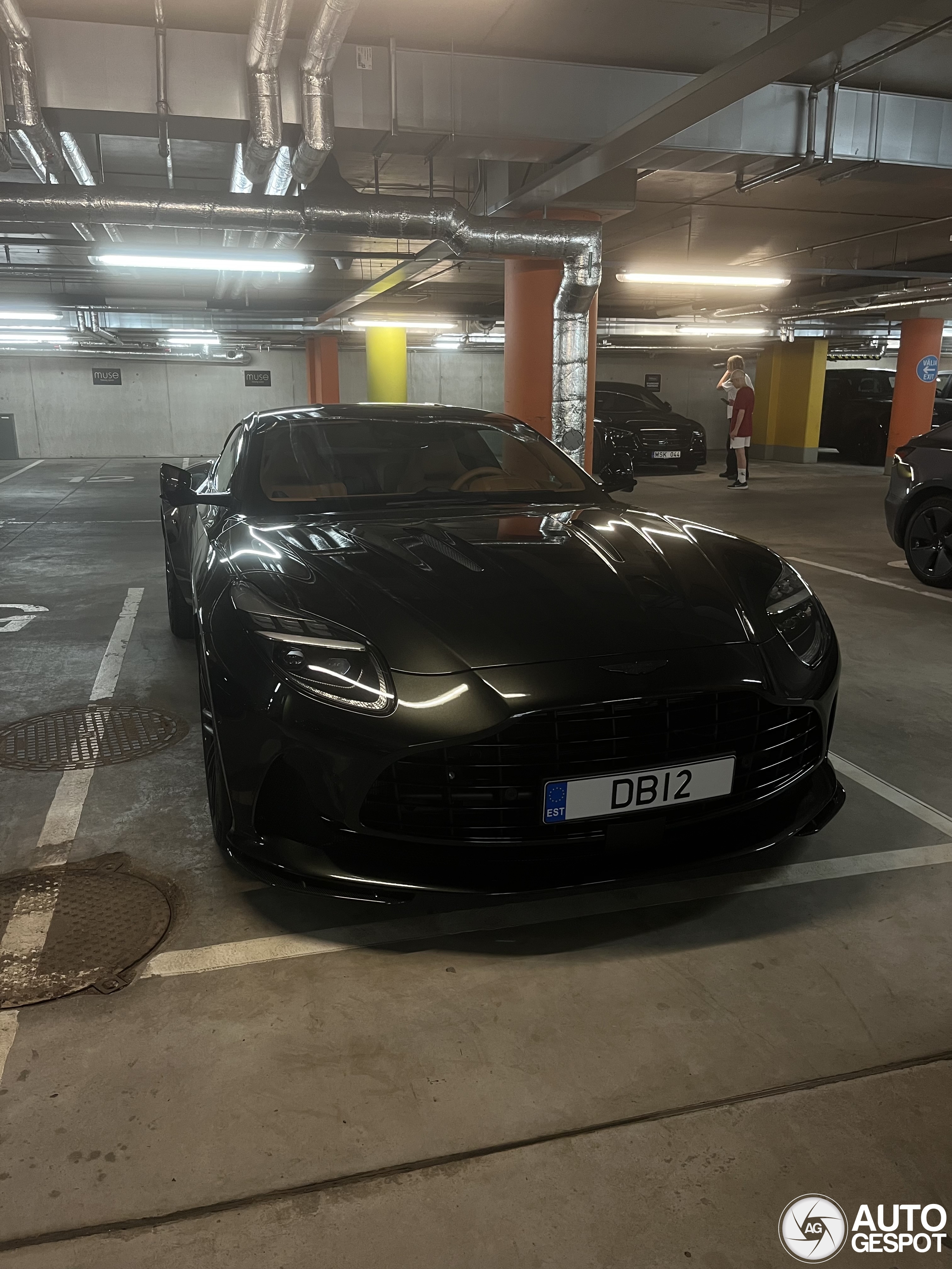 Aston Martin DB12