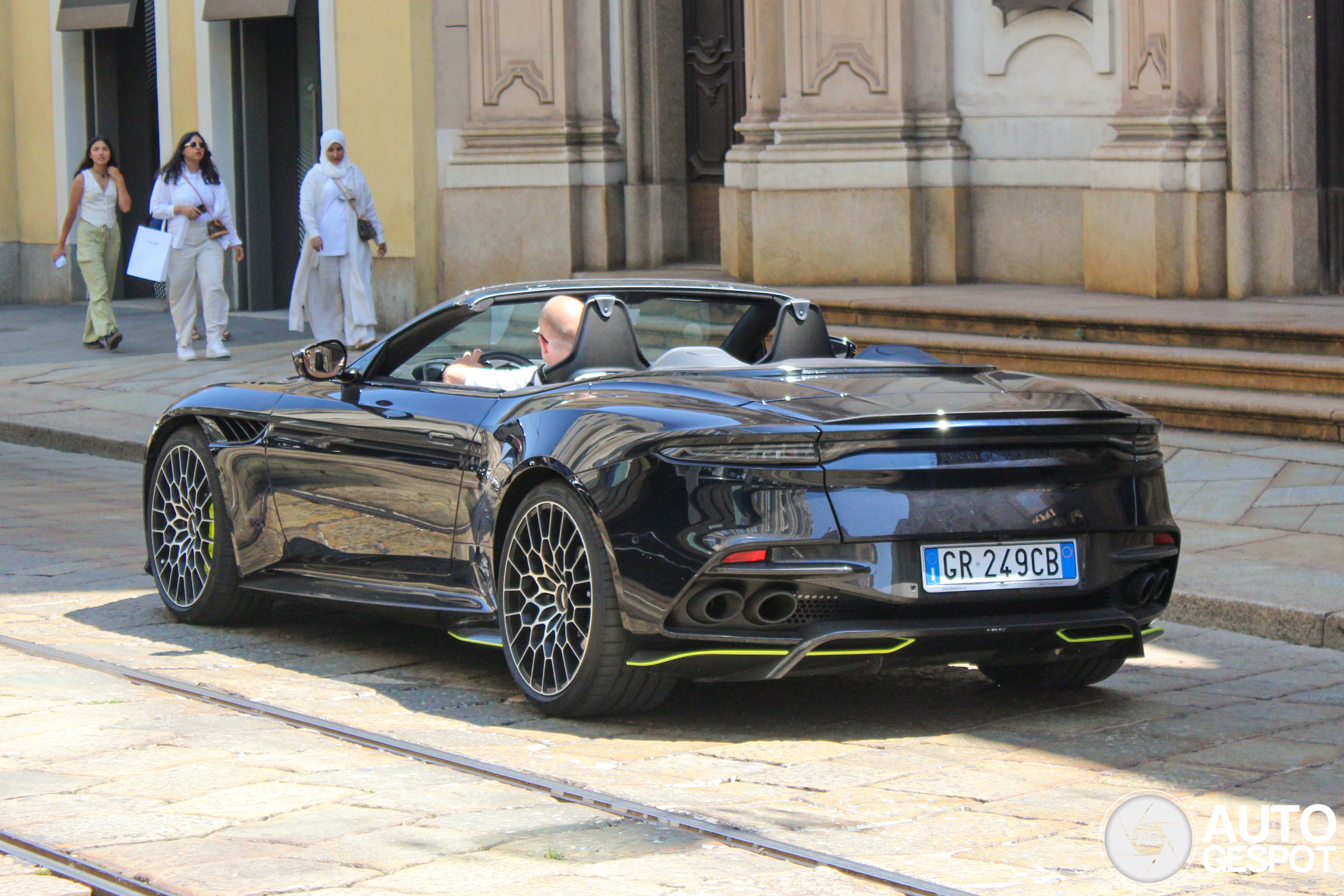 Aston Martin DBS 770 Ultimate Volante