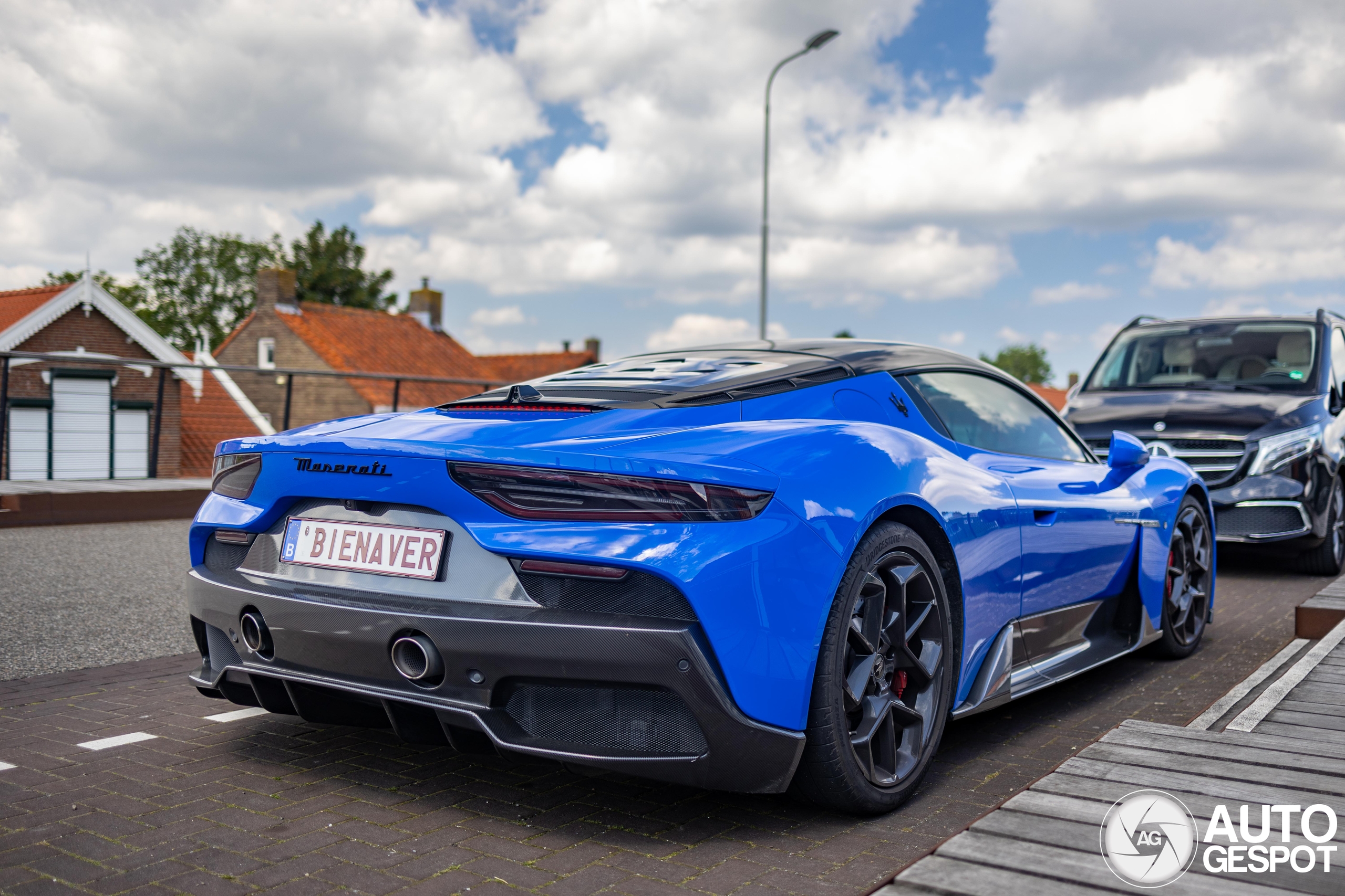 Stunning pair in Yerseke: Porsche 718 Cayman GT4 RS and Maserati MC20