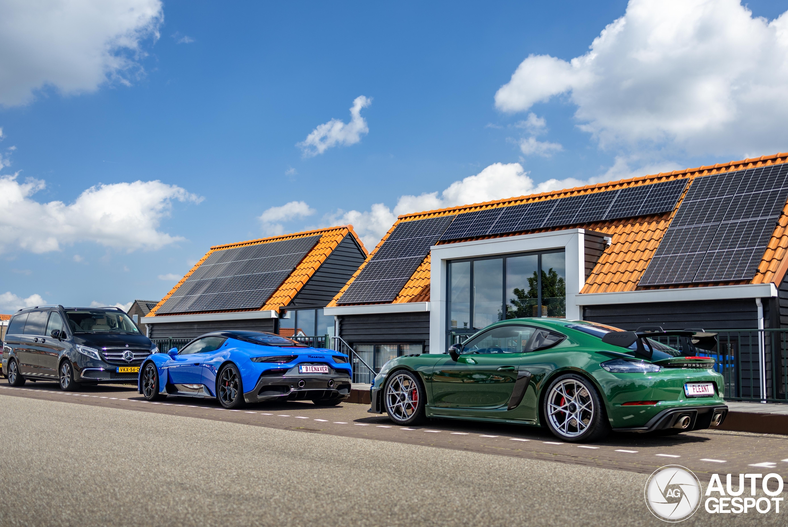 Stunning pair in Yerseke: Porsche 718 Cayman GT4 RS and Maserati MC20