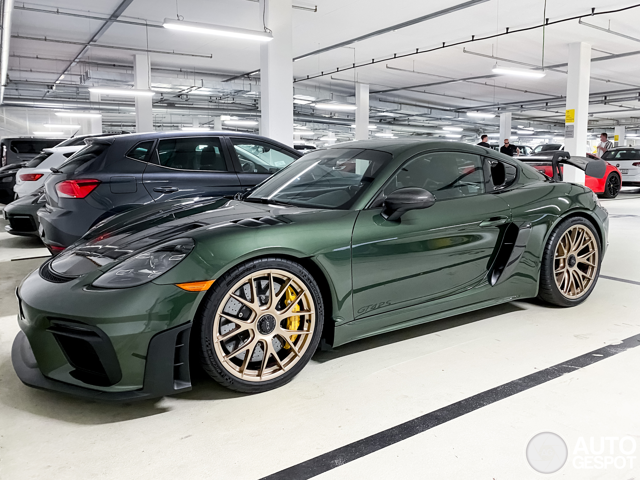 Porsche 718 Cayman GT4 RS Weissach Package