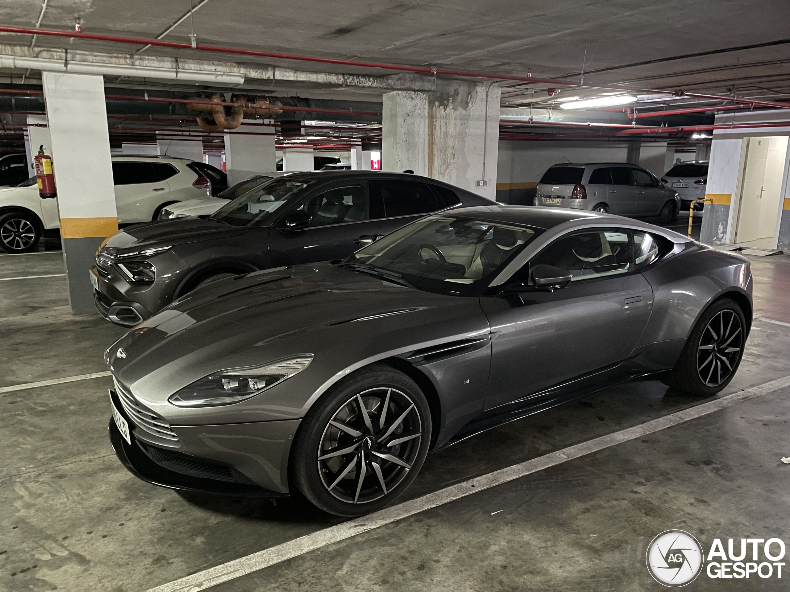 Aston Martin DB11