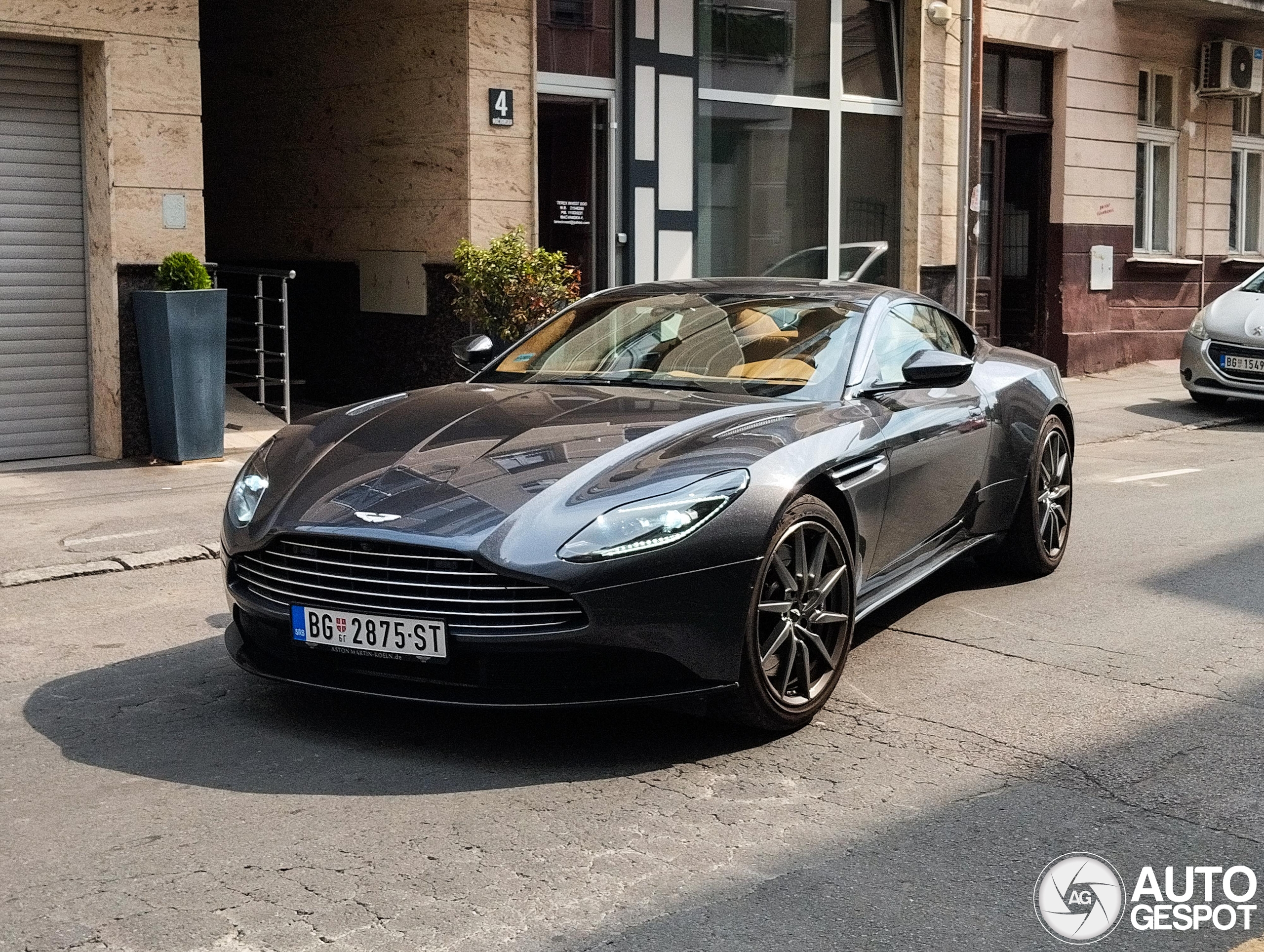 Aston Martin DB11 V8