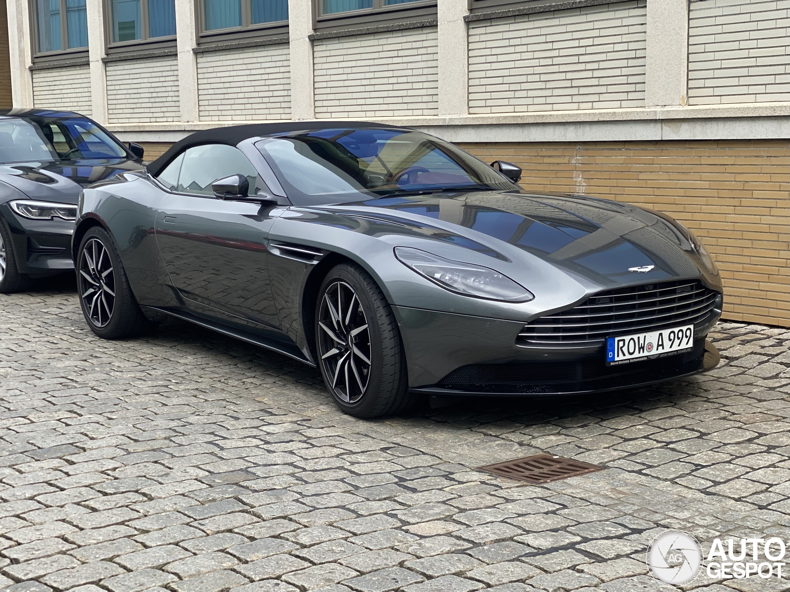 Aston Martin DB11 V8 Volante