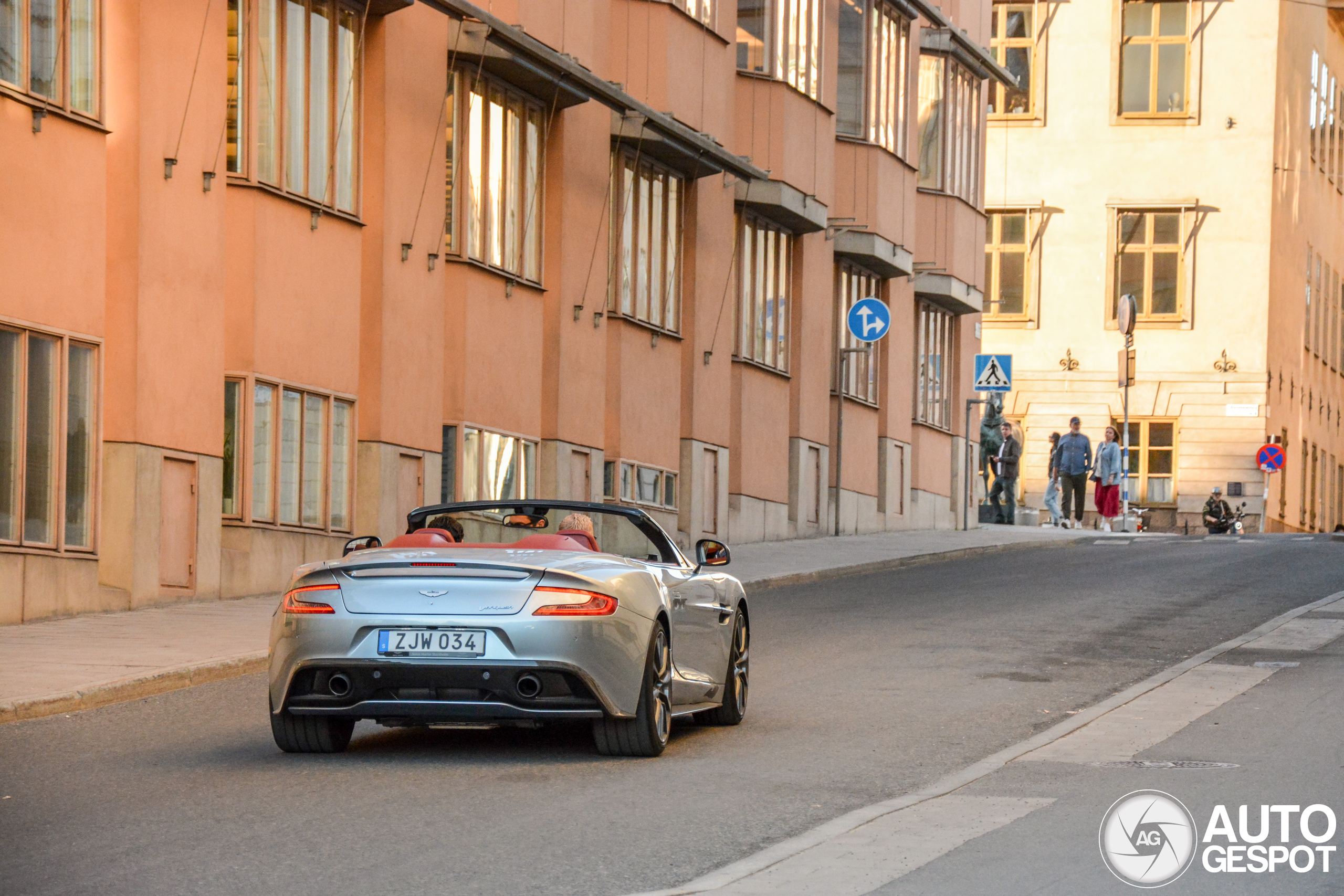 Aston Martin Vanquish Volante