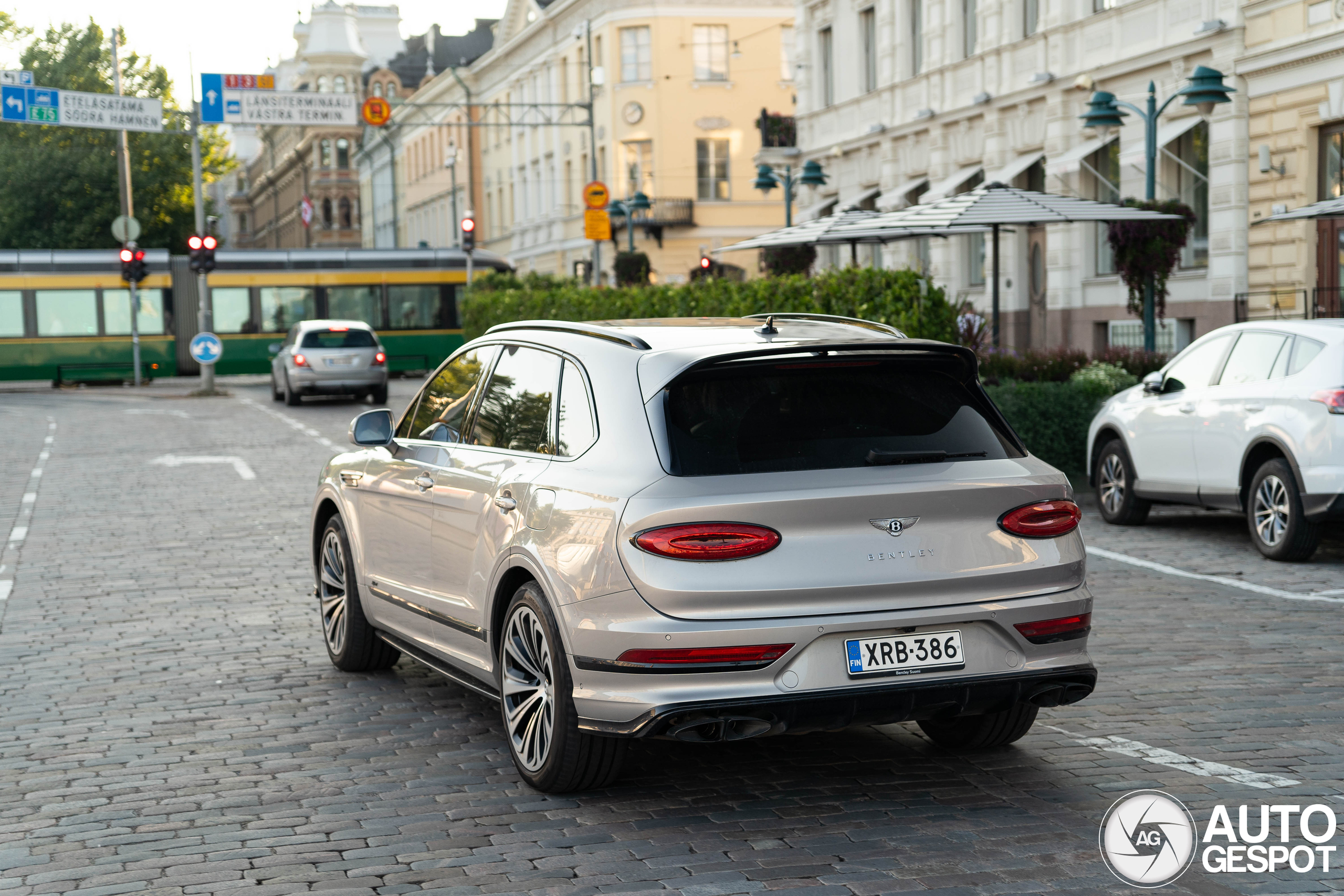 Bentley Bentayga Hybrid 2021