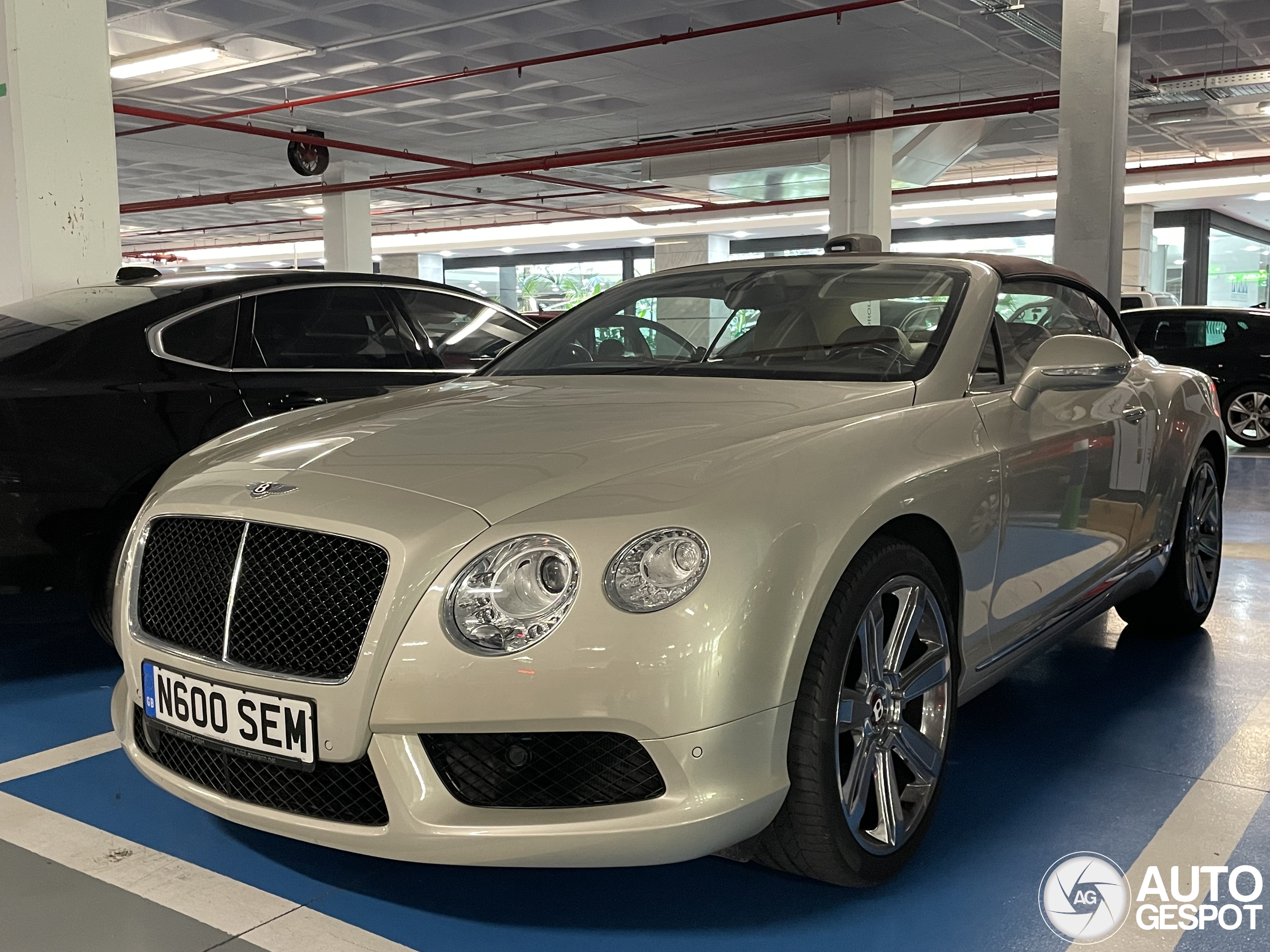 Bentley Continental GTC V8