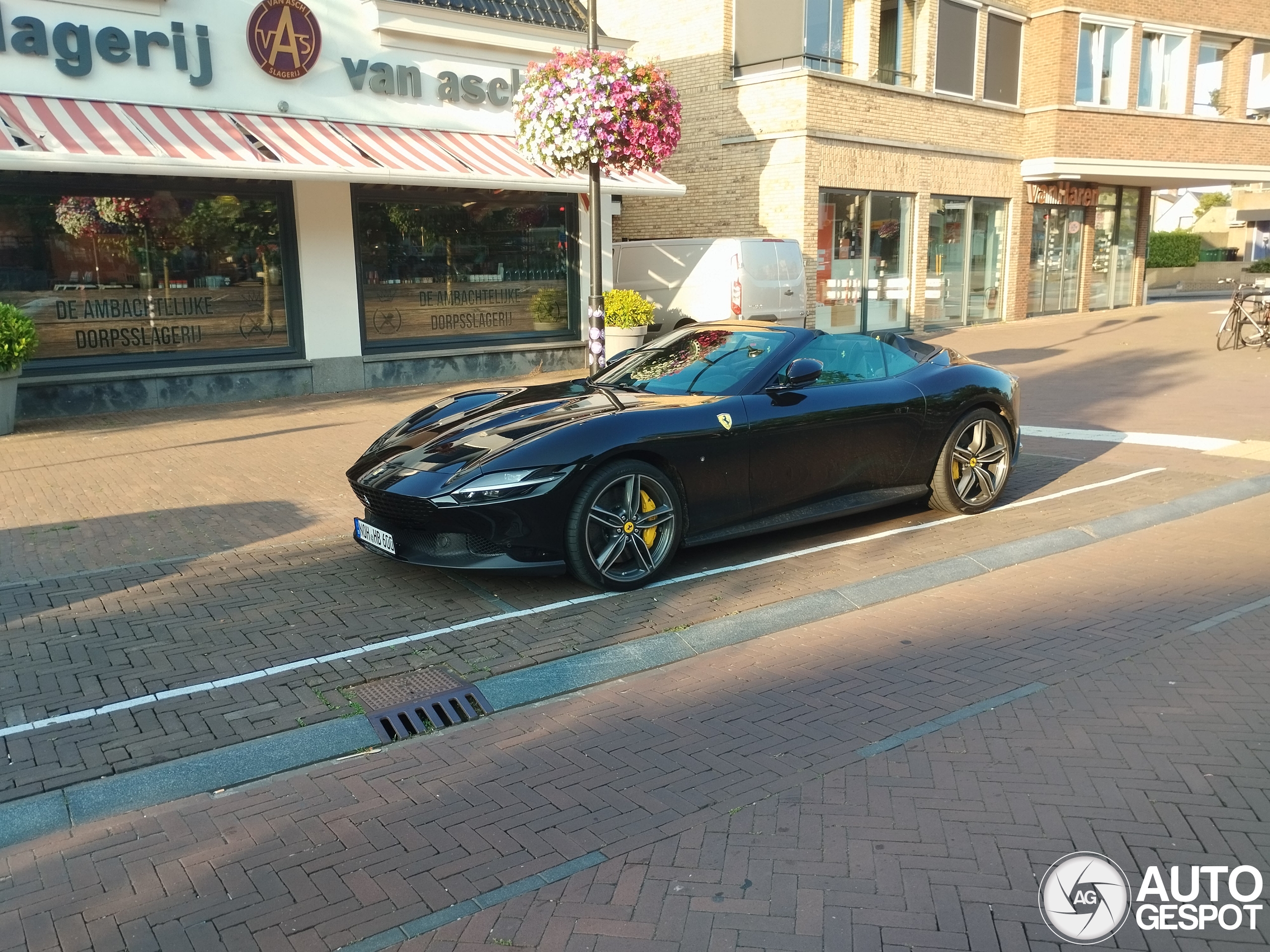 Ferrari Roma Spider