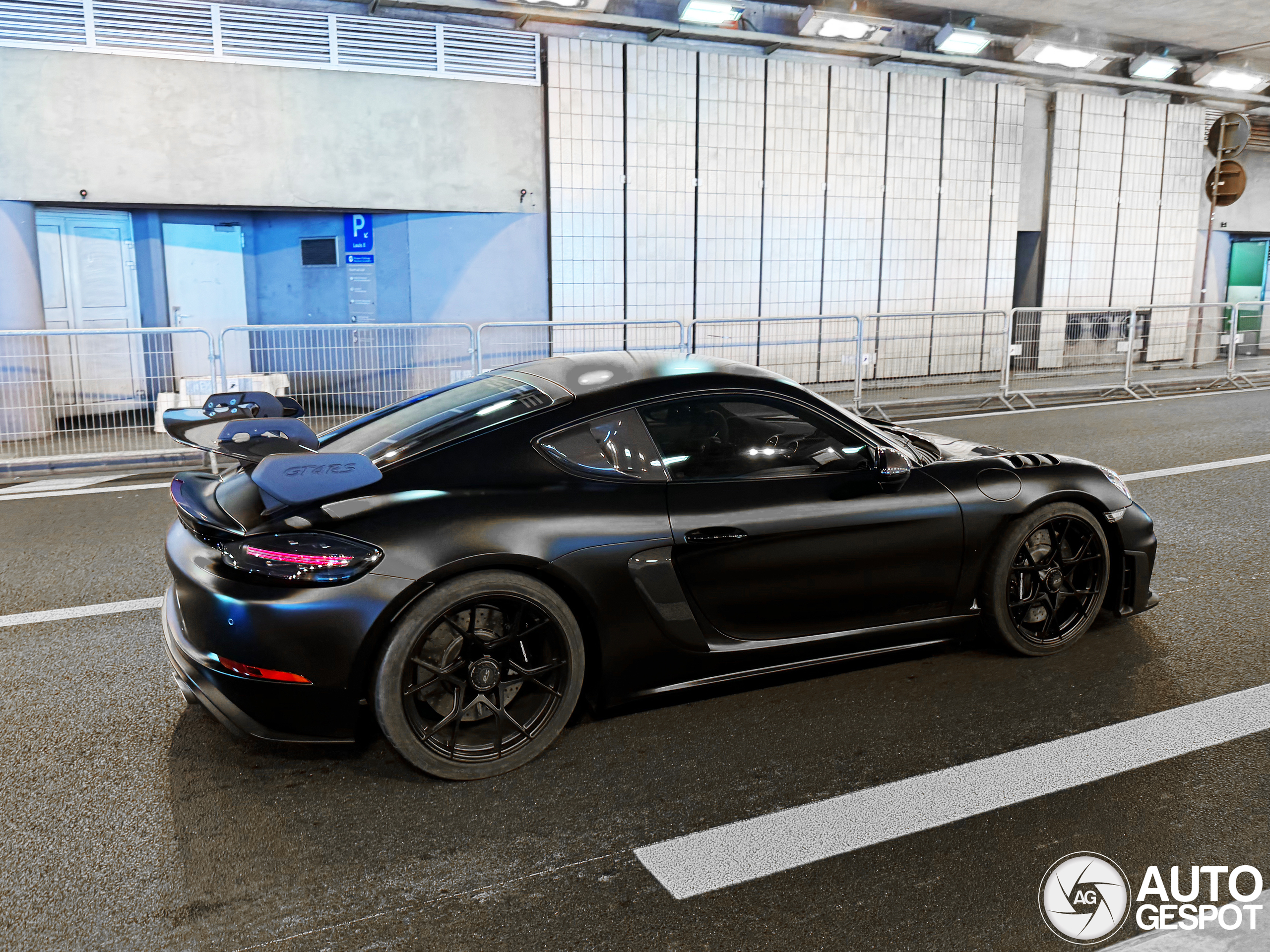 Porsche 718 Cayman GT4 RS Weissach Package