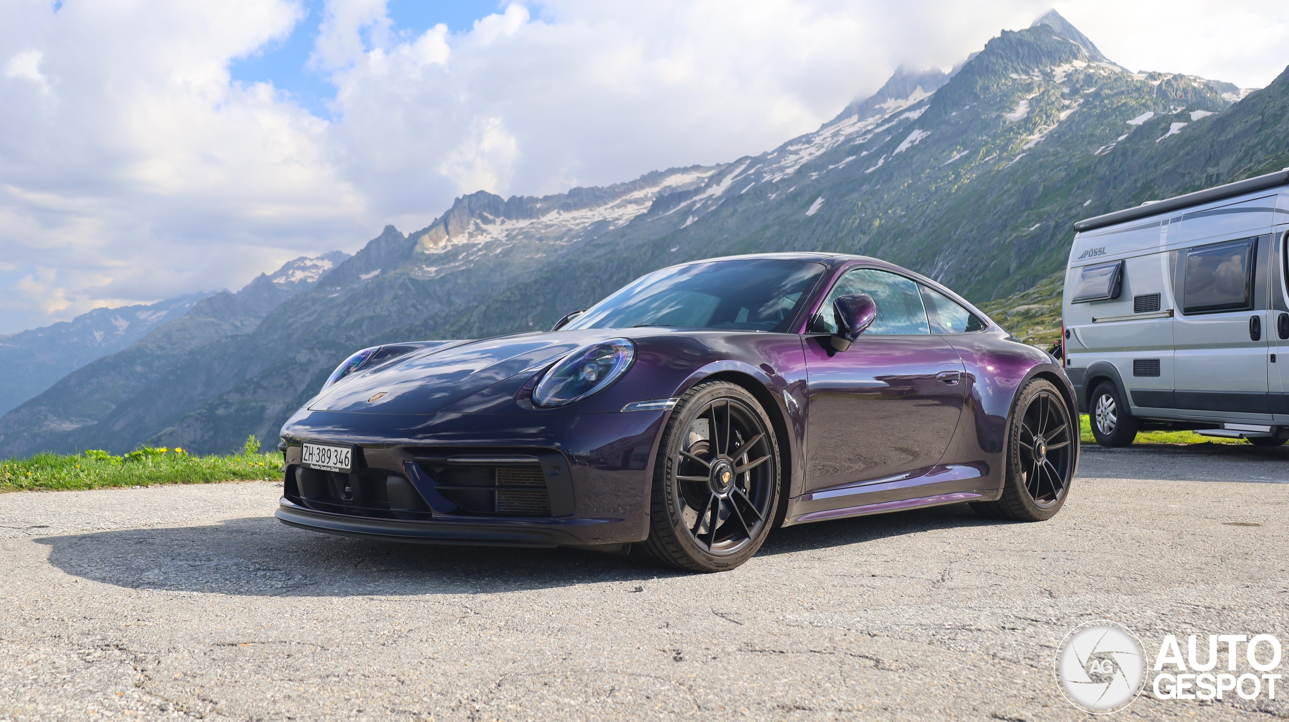 Aurora's reis: met een Porsche 992 Carrera 4 GTS door Europa