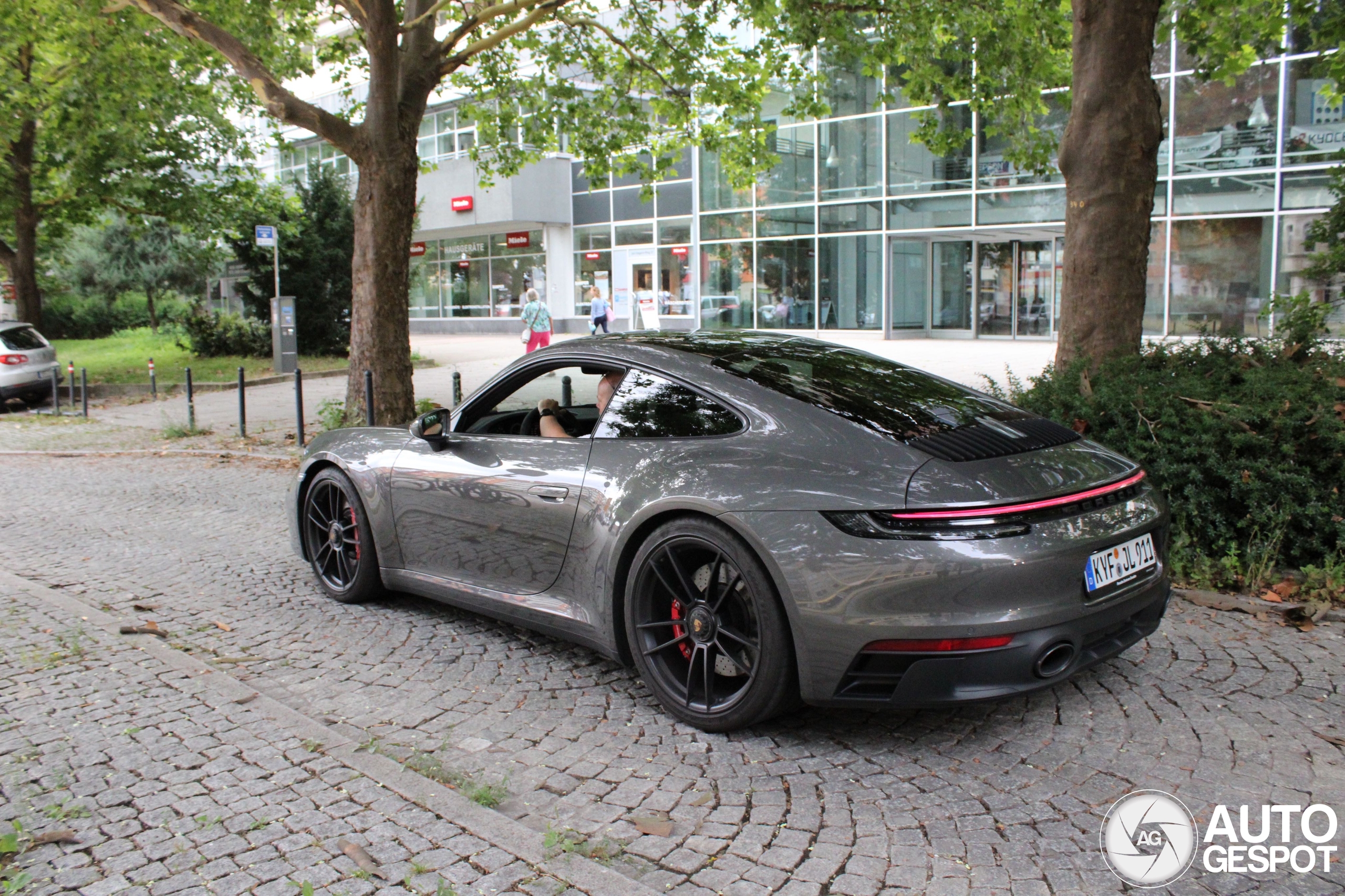 Porsche 992 Carrera 4 GTS