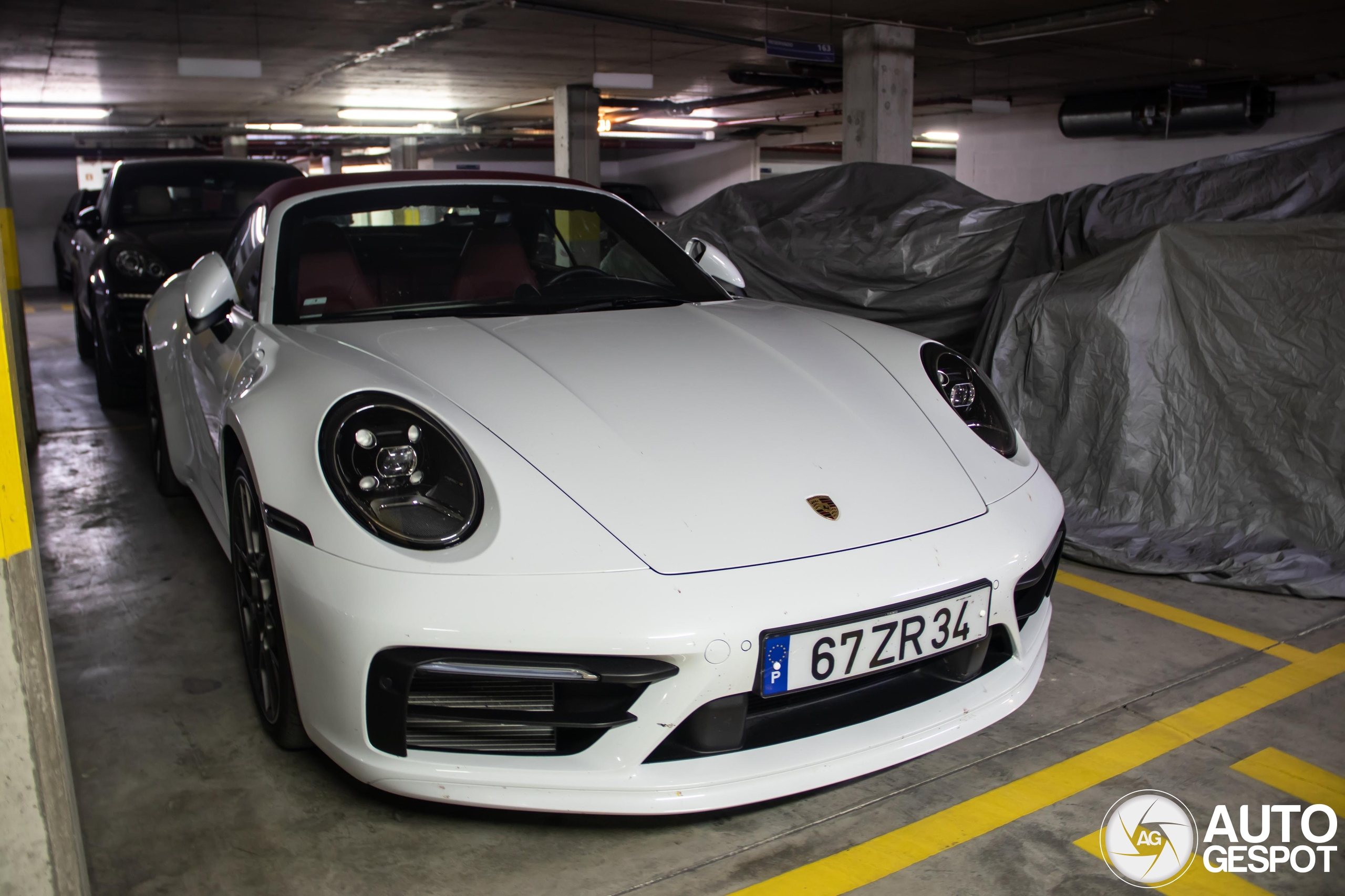 Porsche 992 Carrera 4S Cabriolet