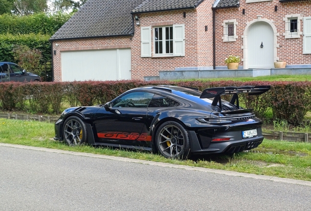 Porsche 992 GT3 RS Weissach Package