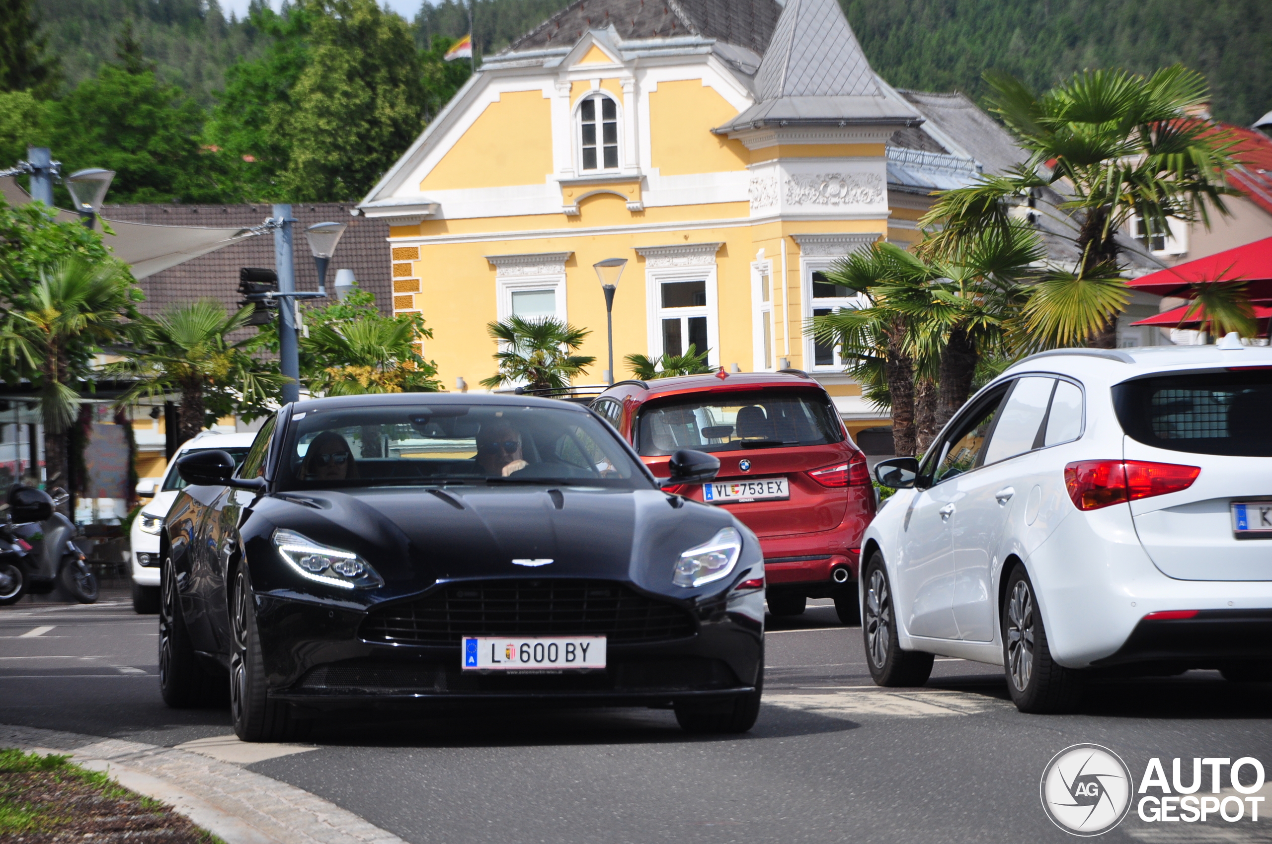 Aston Martin DB11