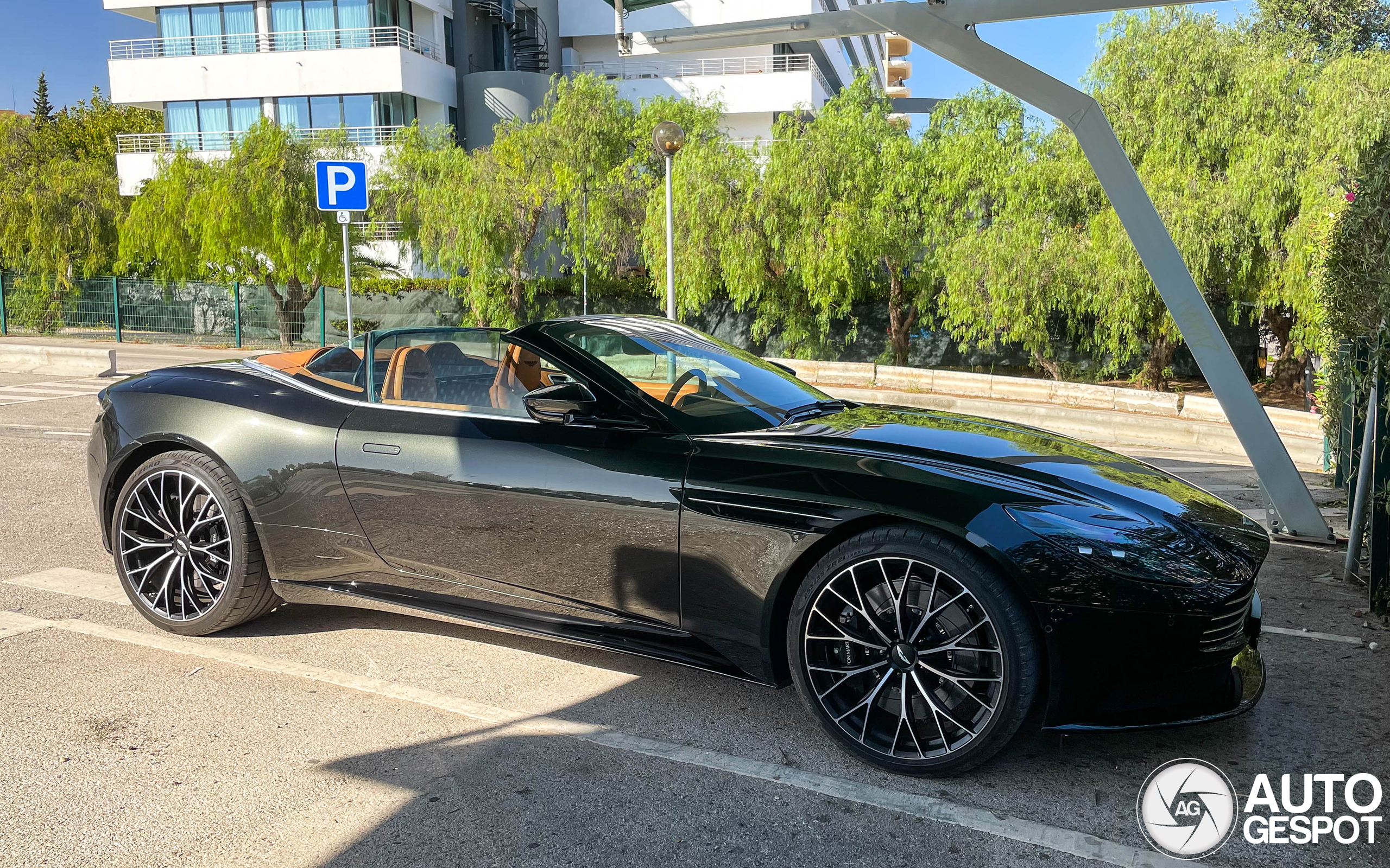 Aston Martin DB11 V8 Volante