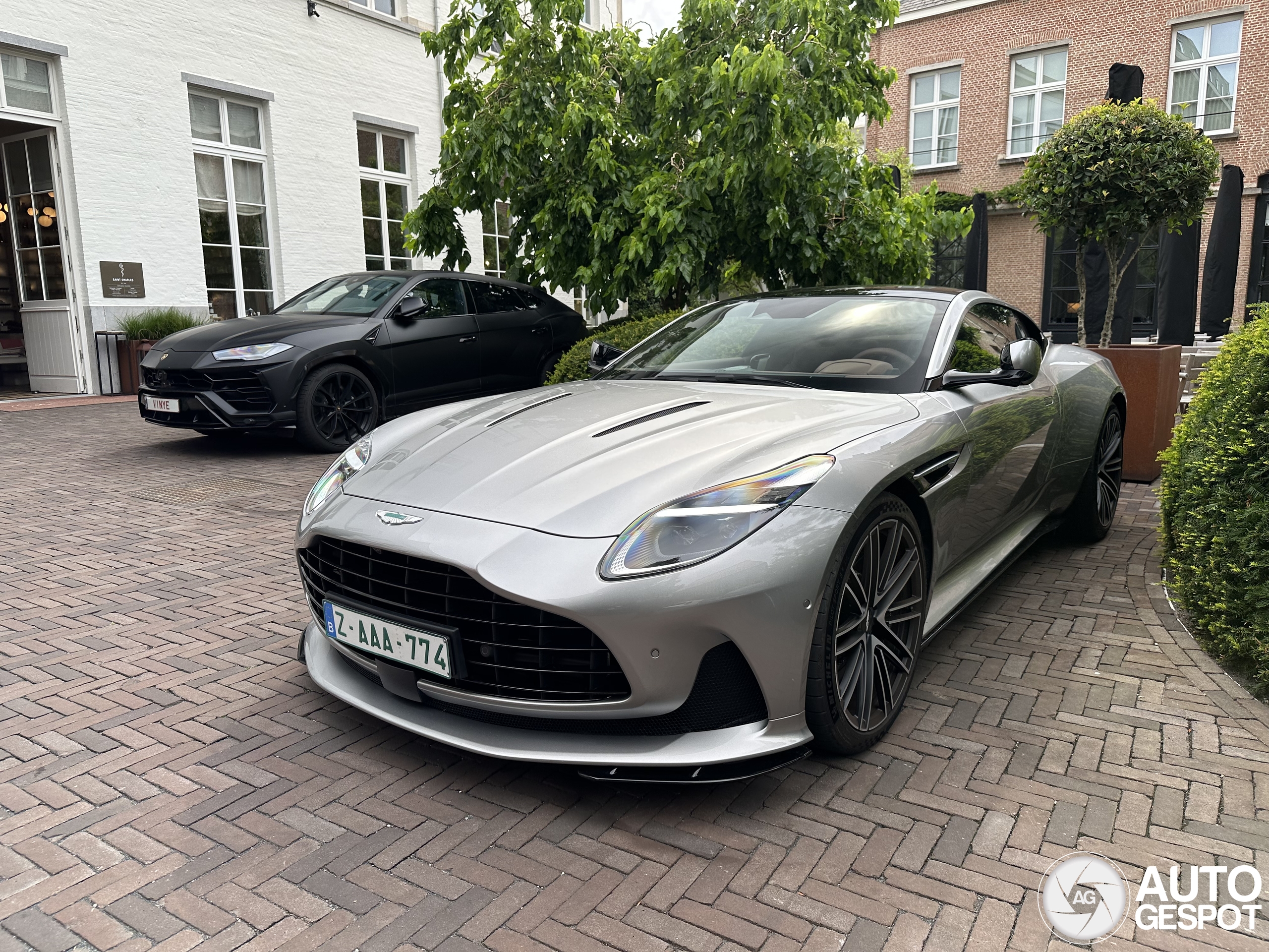 Aston Martin DB12