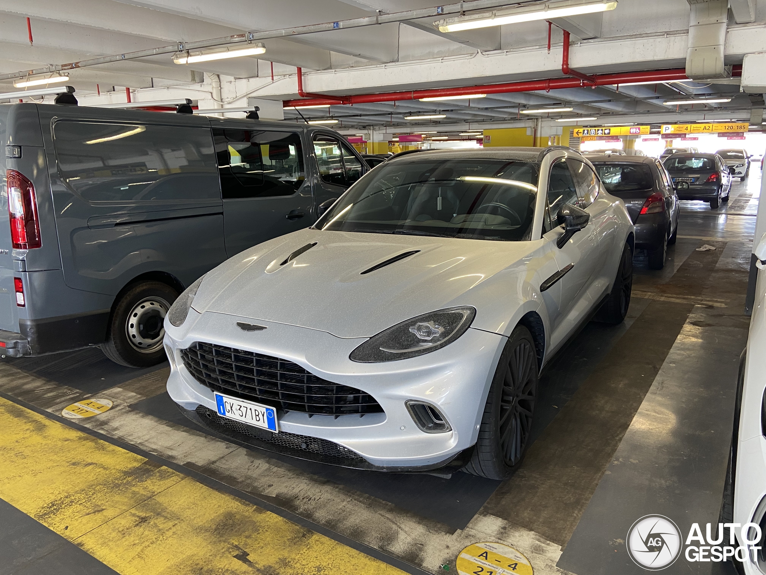 Aston Martin DBX