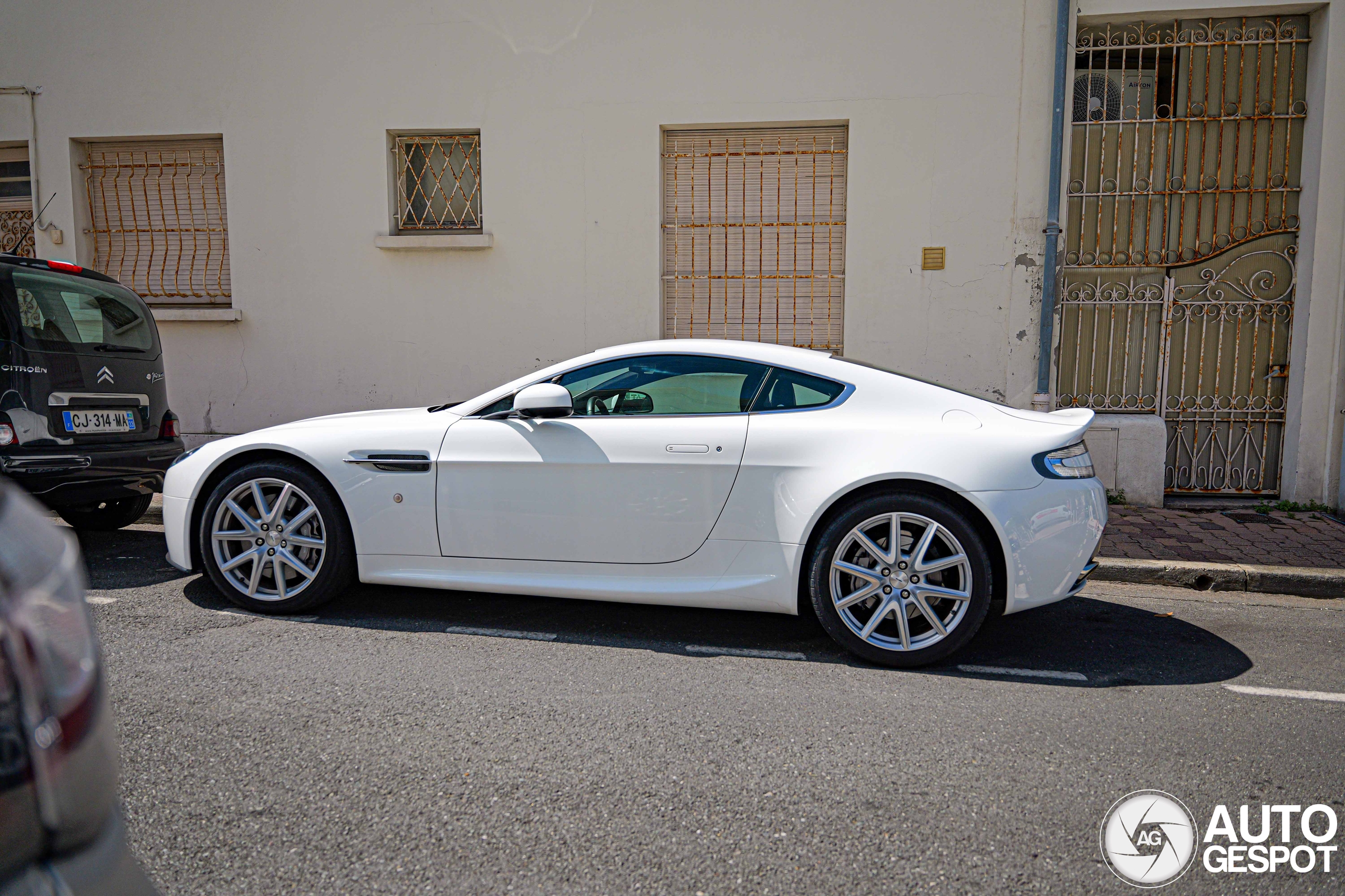 Aston Martin V8 Vantage S