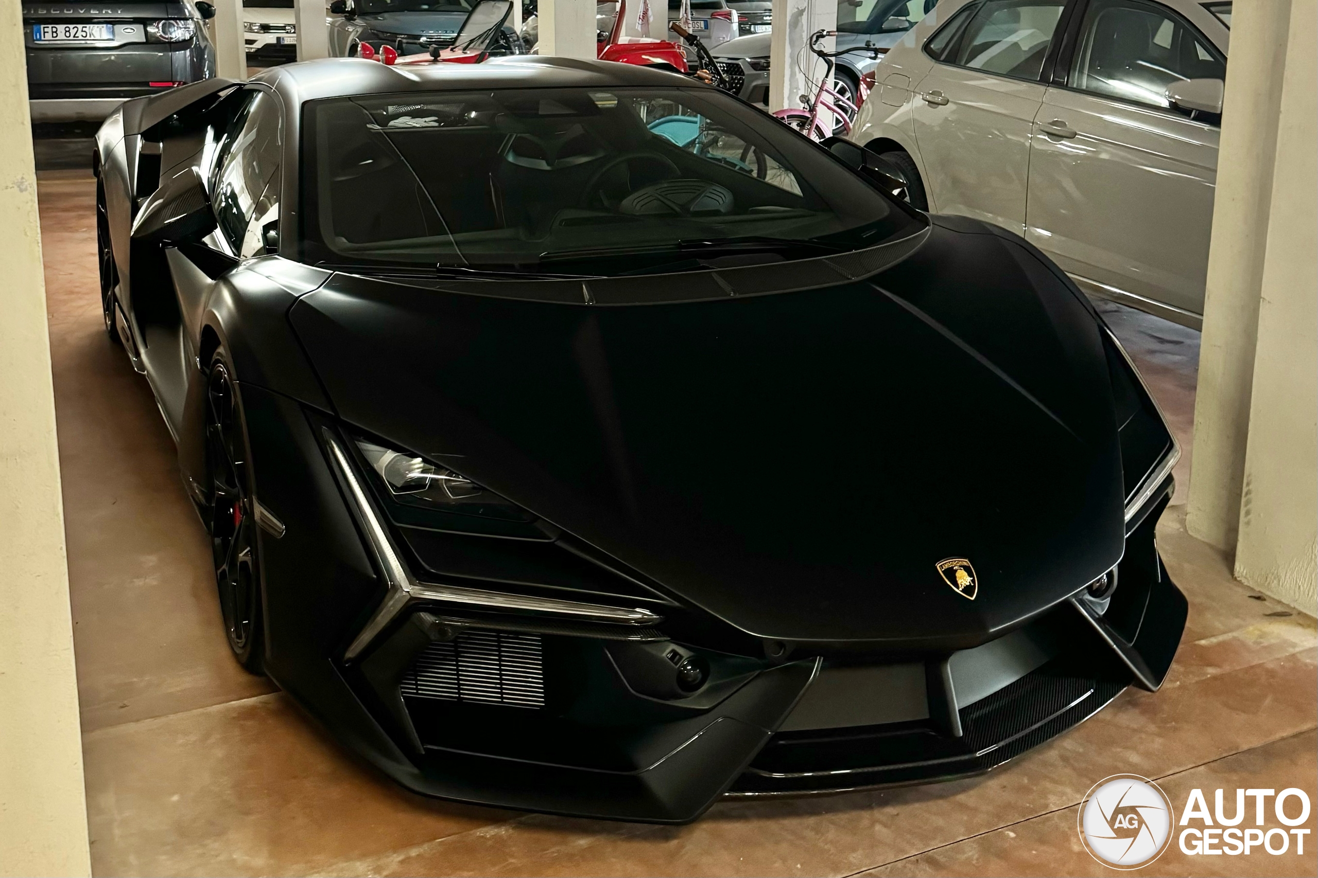 Lamborghini Revuelto