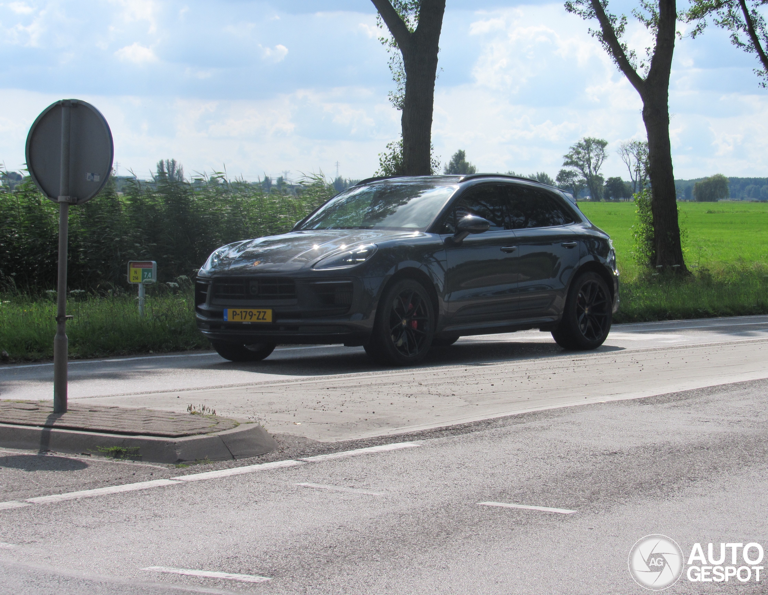 Porsche 95B Macan GTS MkIII