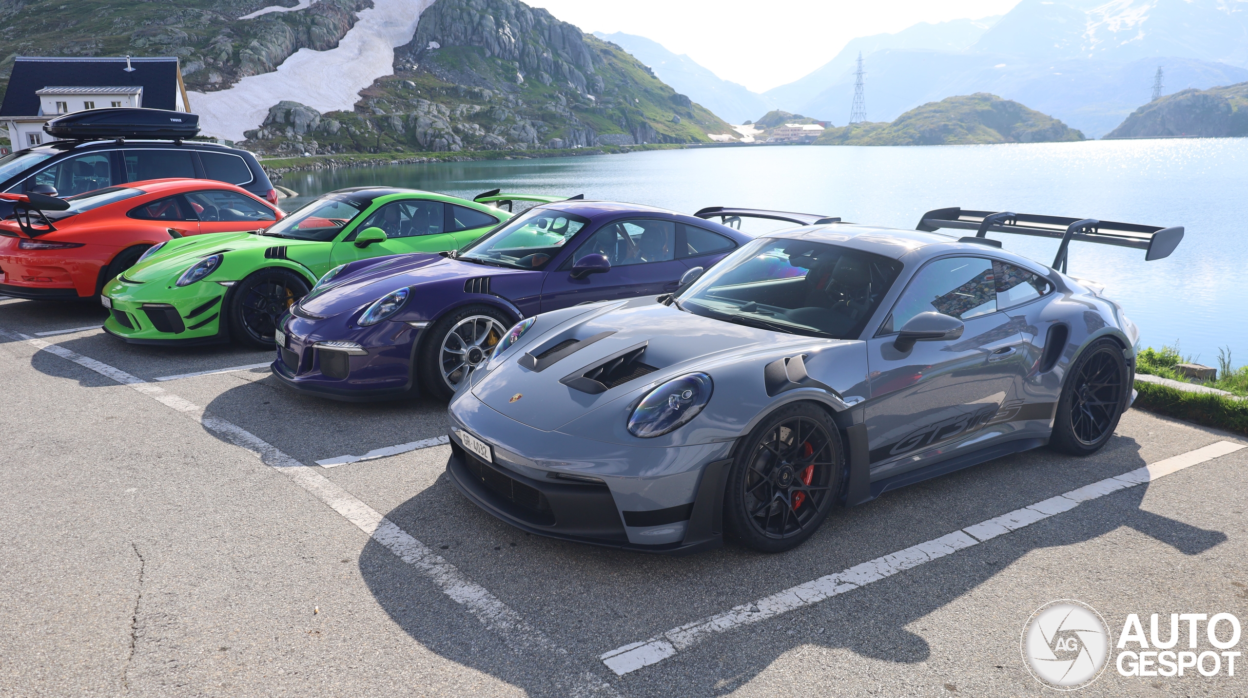 GT3 RS spectacle: A colorful display on the Grimselpass