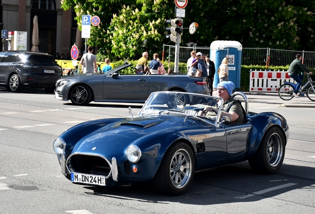 AC Cobra 427